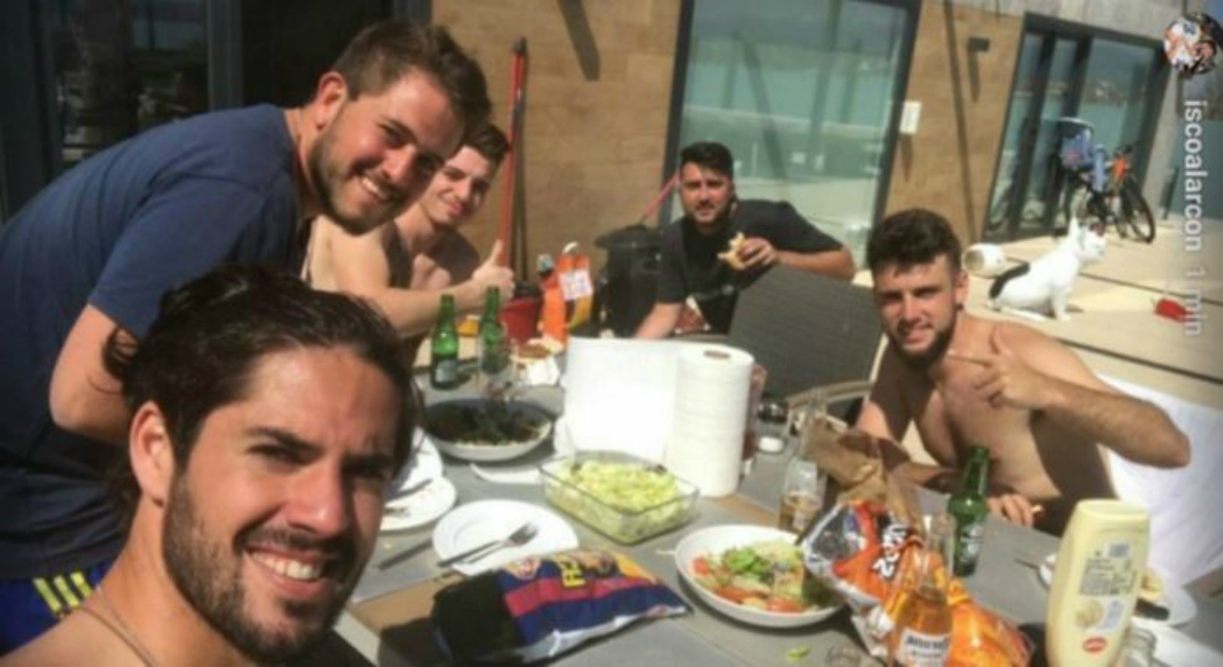 Isco celebra la victòria del Madrid... amb el Barça