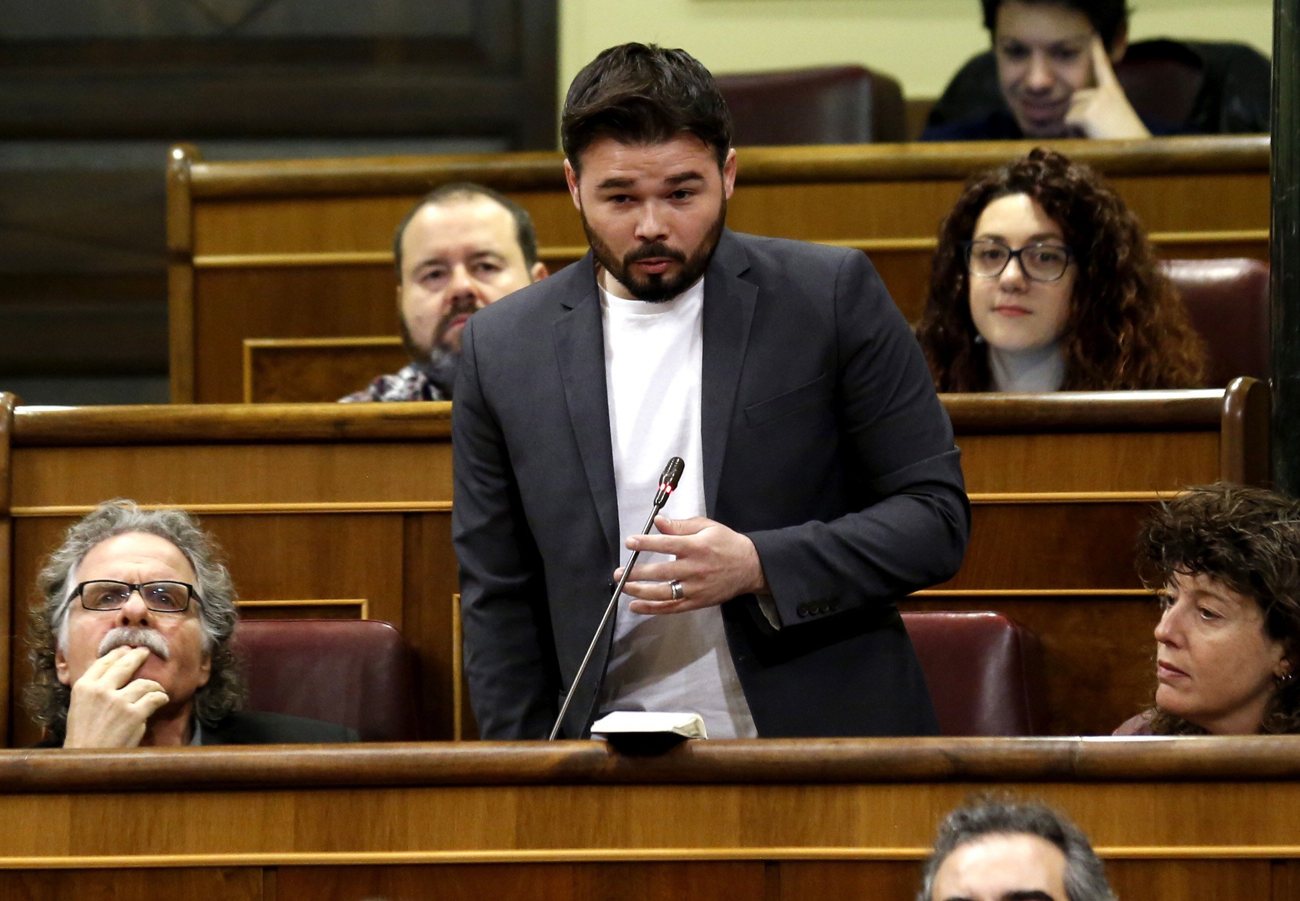 Rufián, a Rajoy: "Si guanyem el 21-D, es comportaran com a carcellers o demòcrates?"