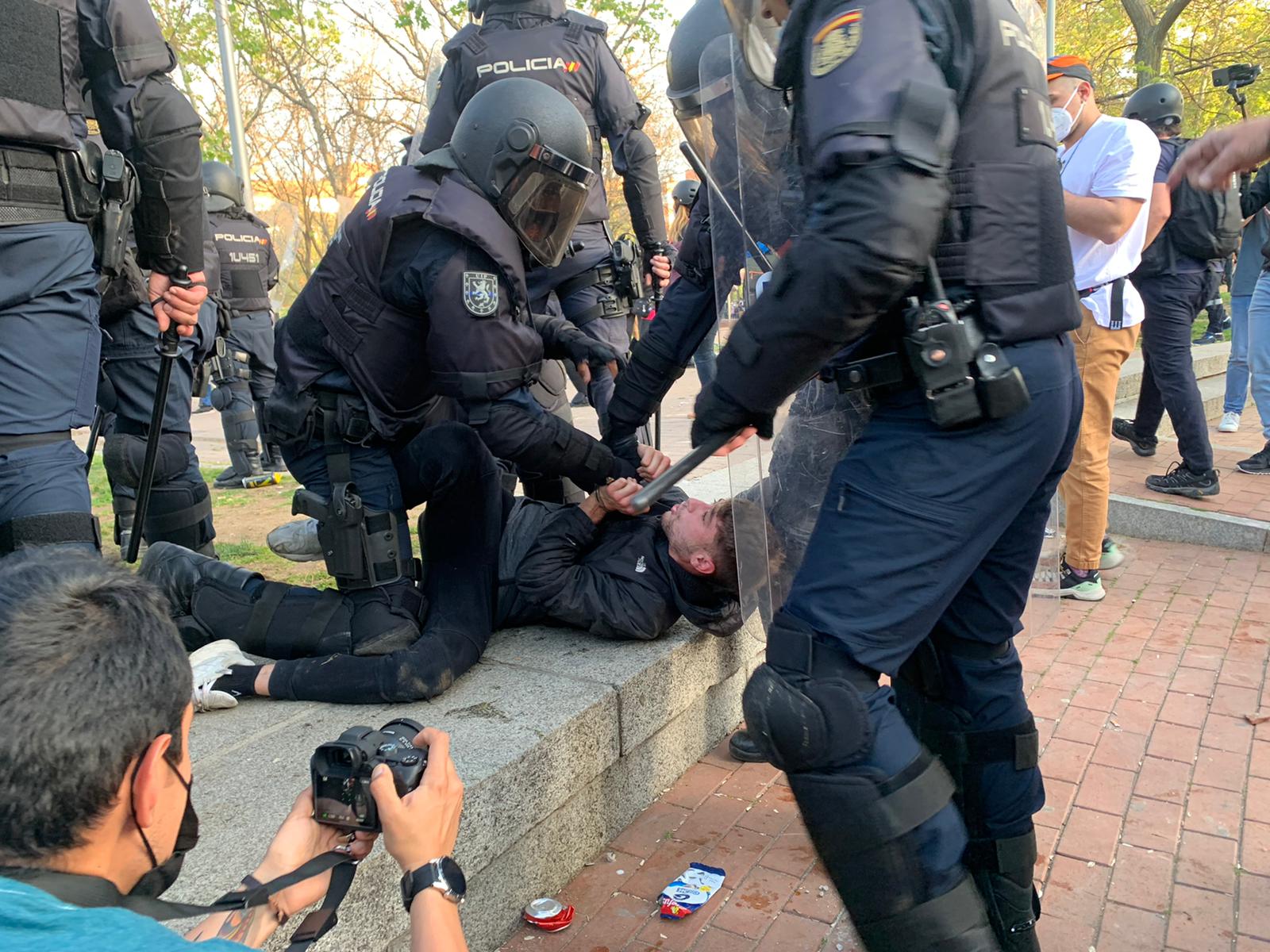 detenido en Vallecas mani antiVox / Nicolas Tomás detenido en Vallecas mani antiVox / Nicolas Tomás
