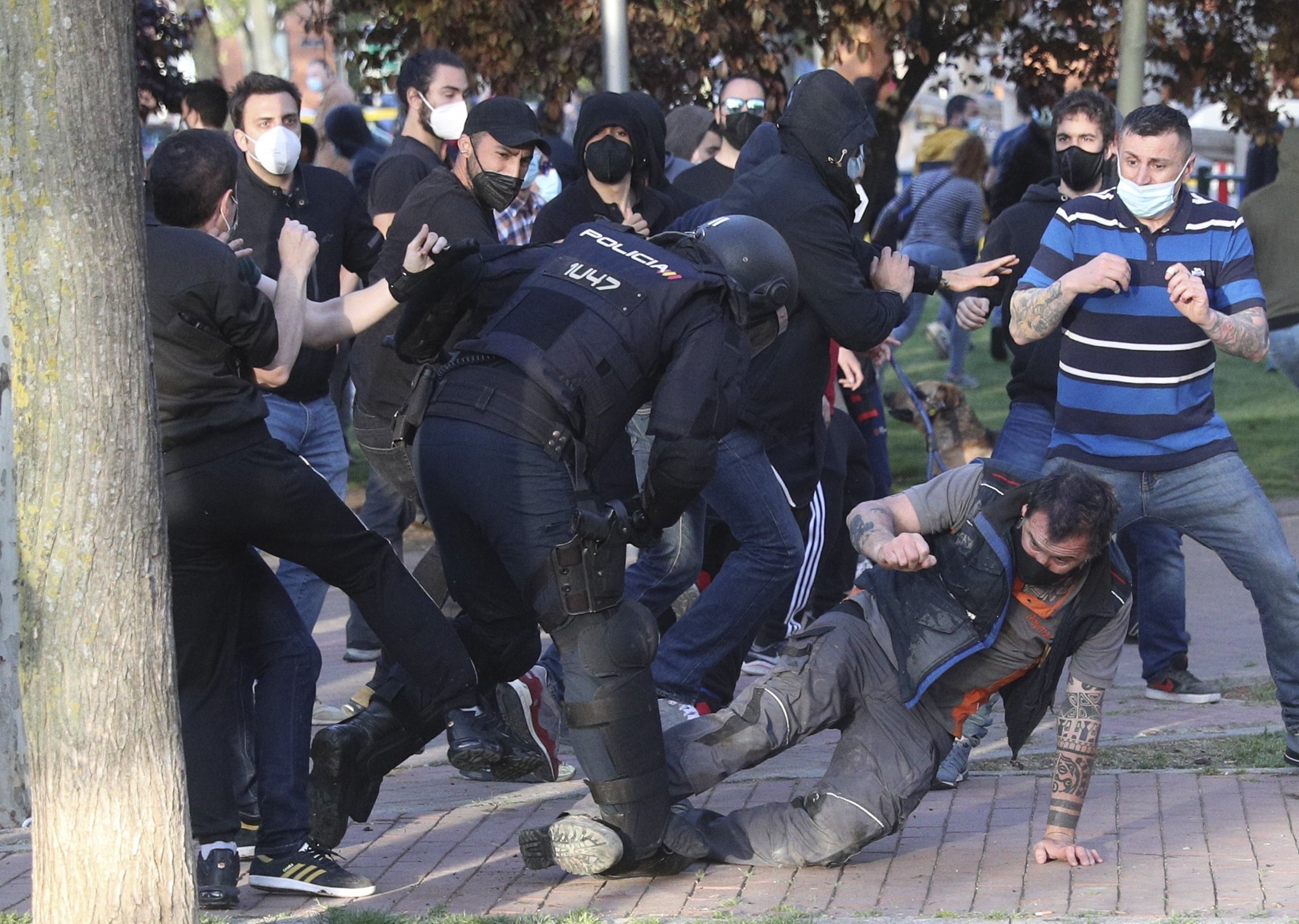 A la Policia espanyola se li parteixen les porres, segons els sindicats