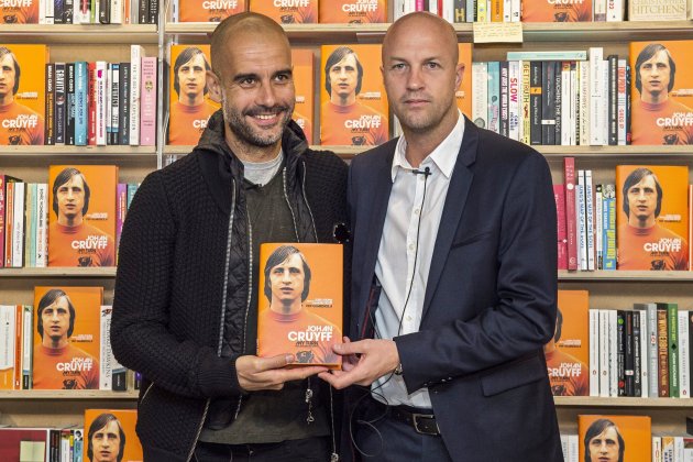 Guardiola Jordi Cruyff presentació autobiografia Johan EFE