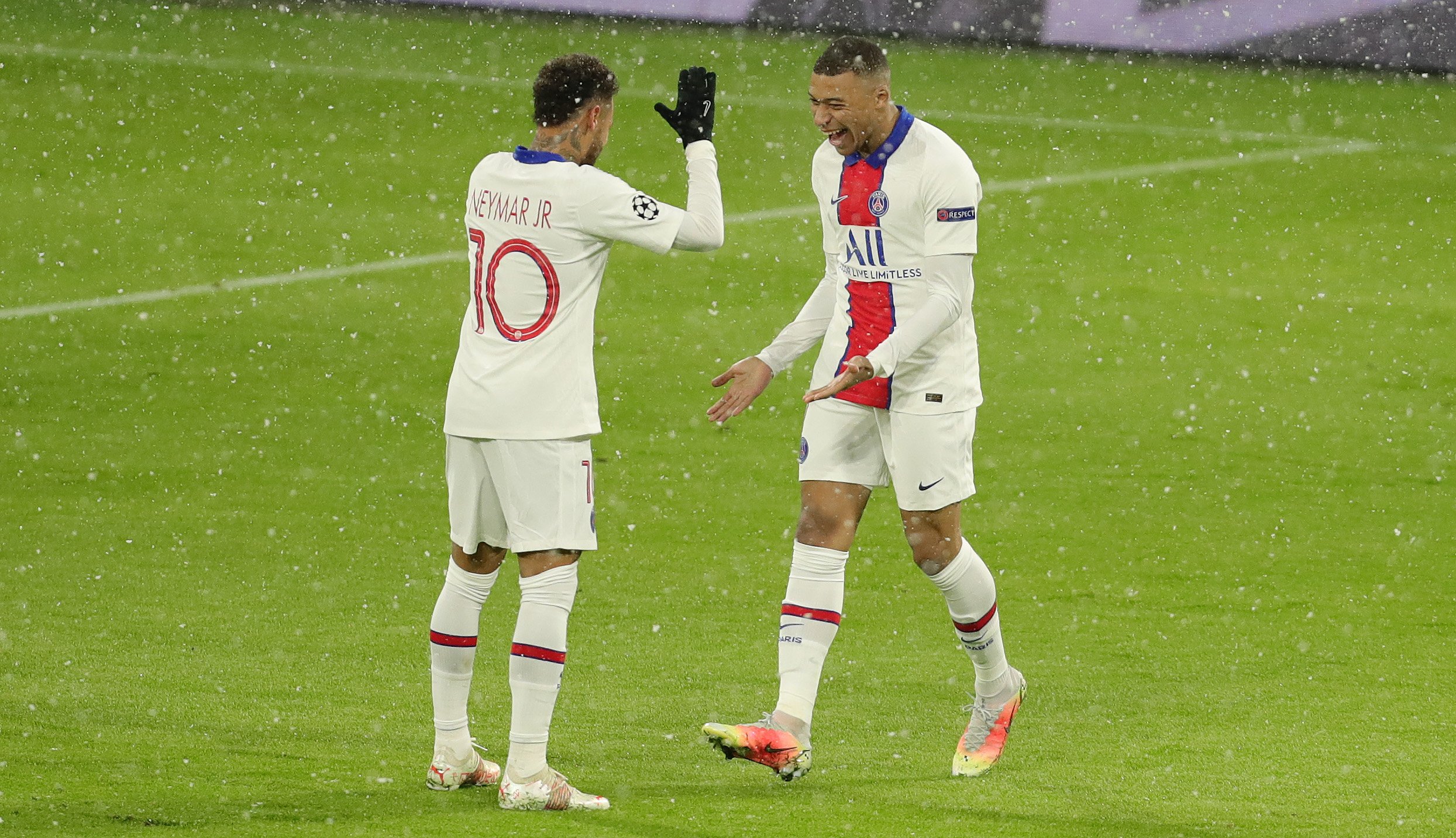 El director deportivo del PSG se pronuncia sobre el futuro de Neymar y Mbappé