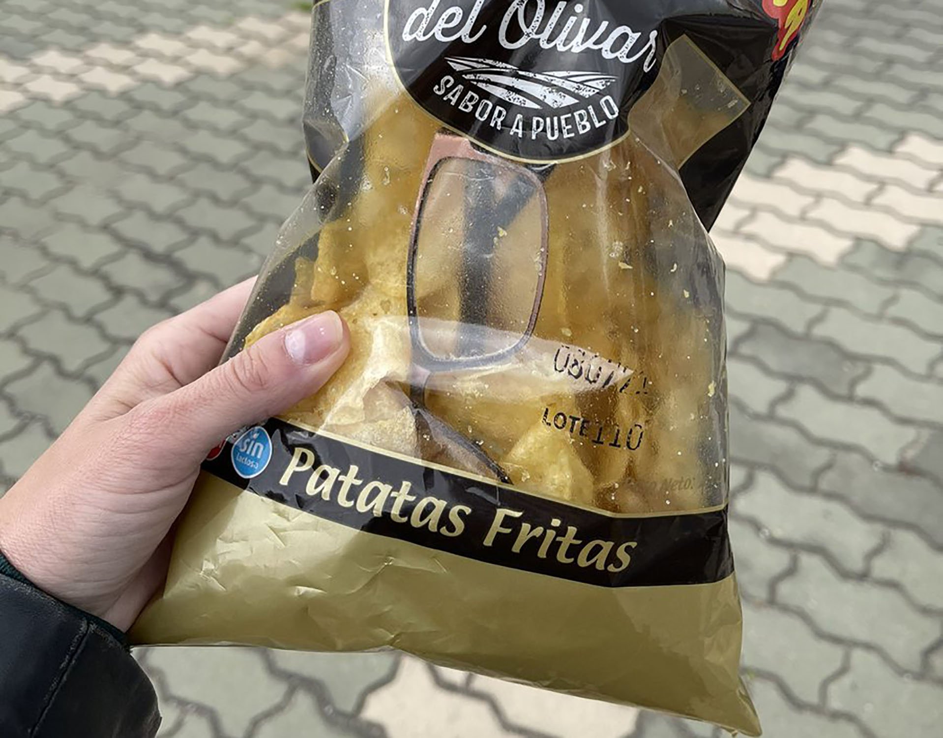 Aparecen unas gafas dentro de una bolsa de patatas: ¿cómo ha pasado?