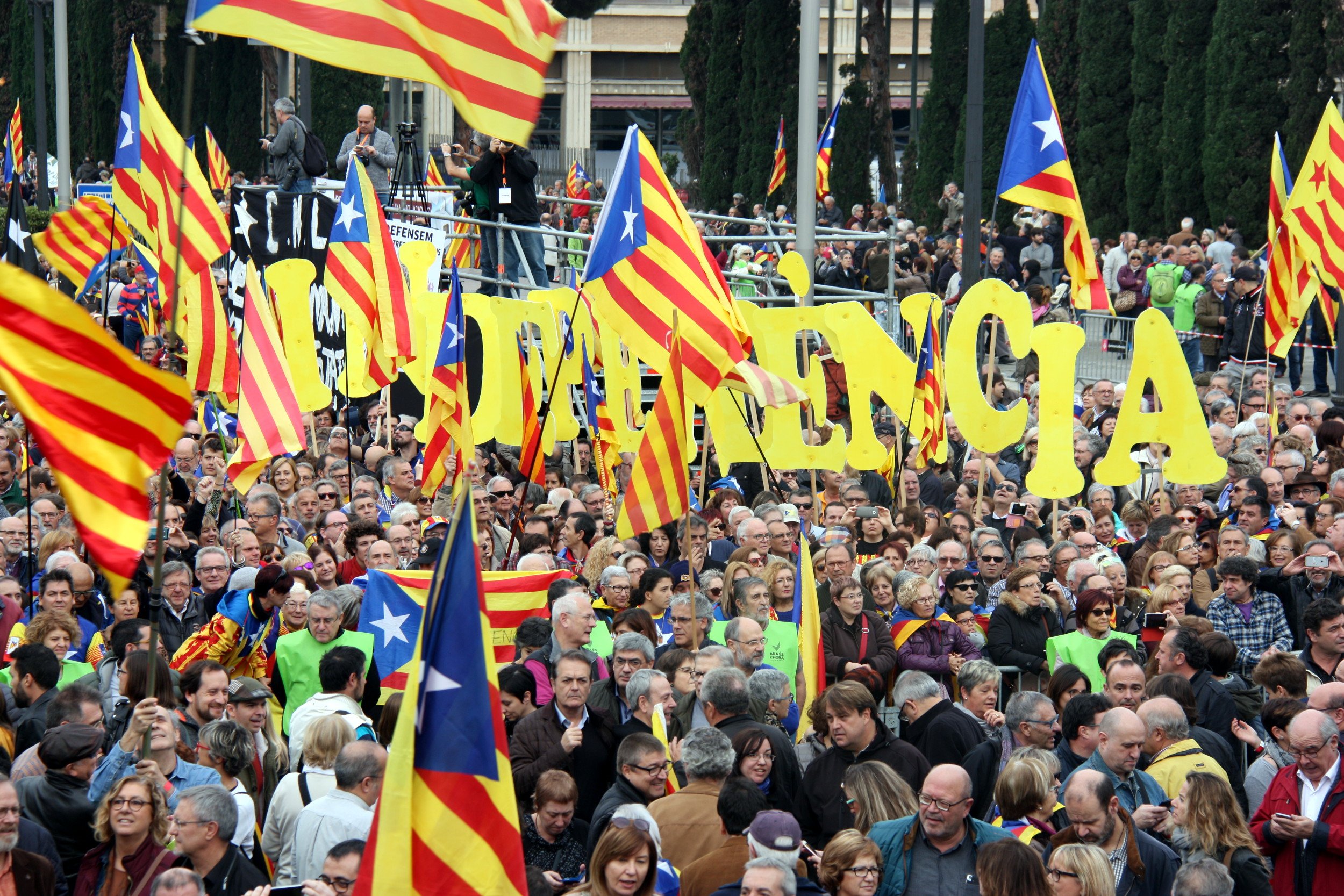 El lector de 'La Vanguardia' i 'El Periódico', a favor del referèndum unilateral