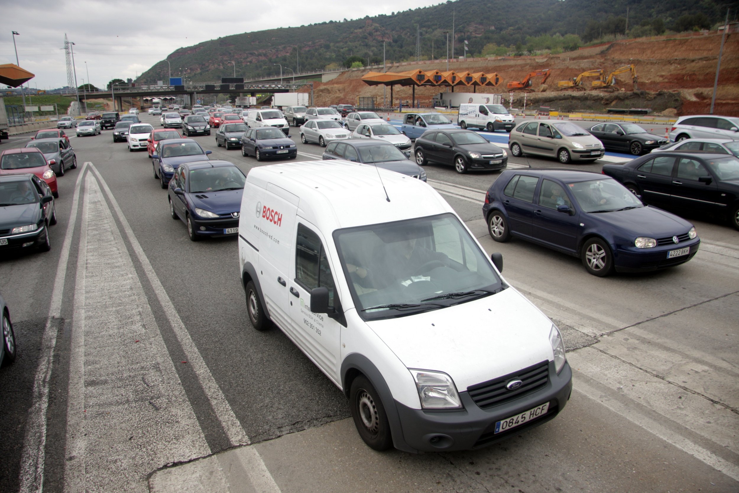 485.000 vehicles surten avui de Setmana Santa