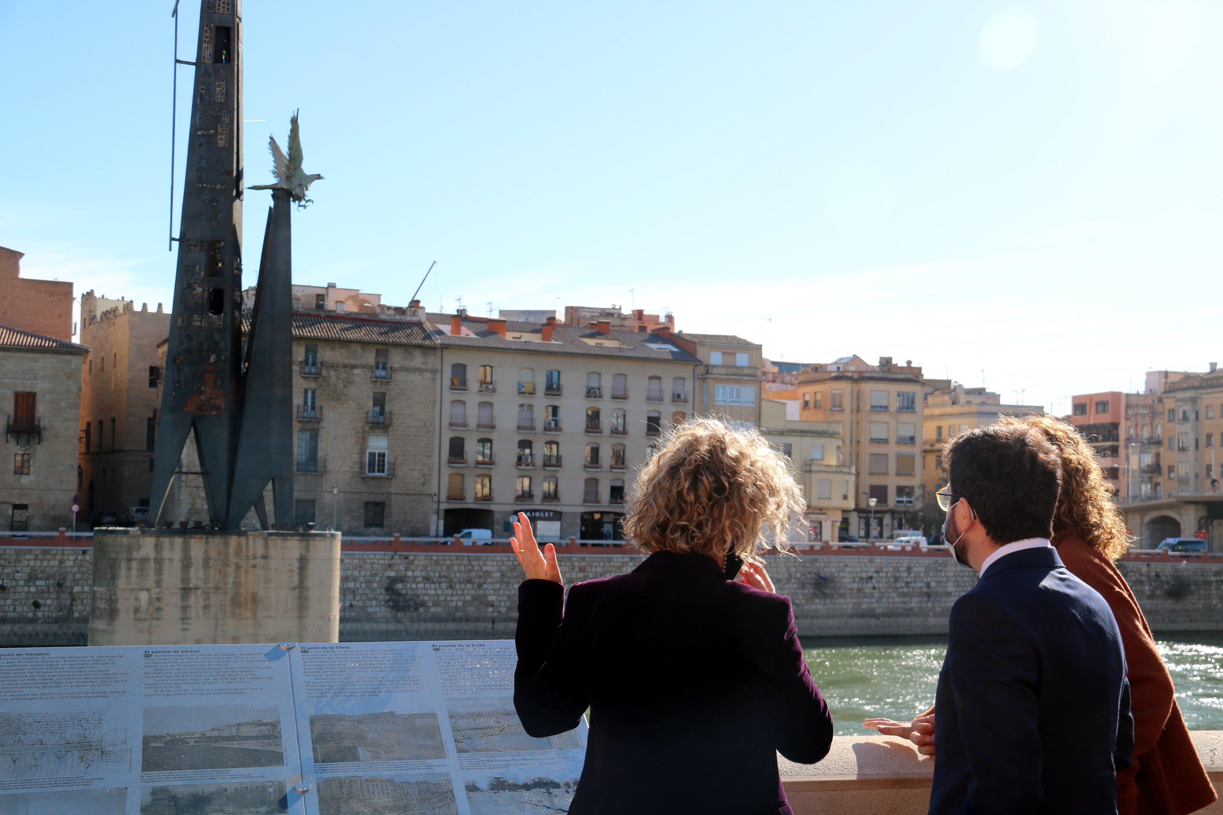 Tortosa quiere aprovechar el pie del monumento franquista para hacer una pasarela