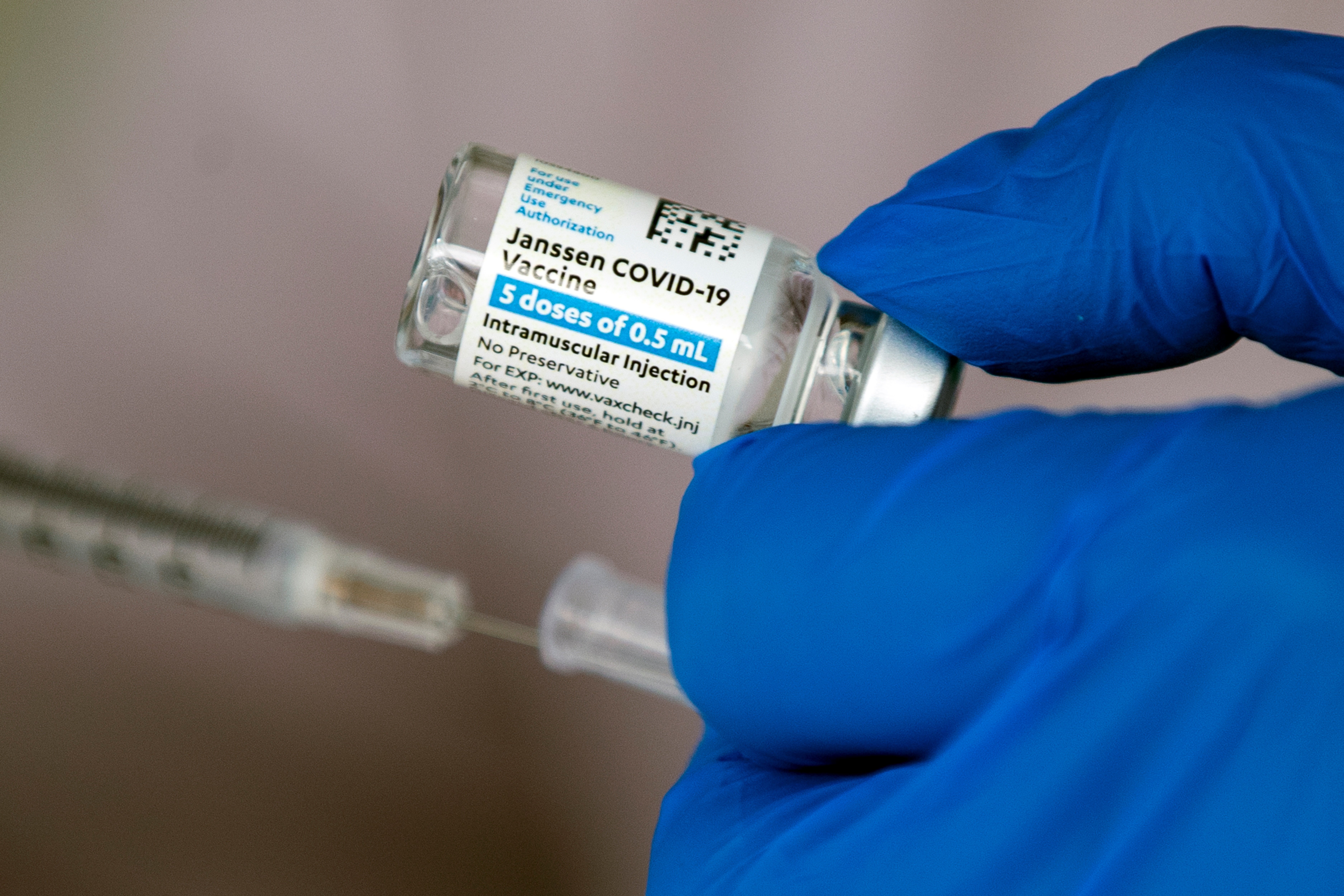 L'EMA investigarà quatre casos de trombosi, un de mortal, amb la vacuna Janssen