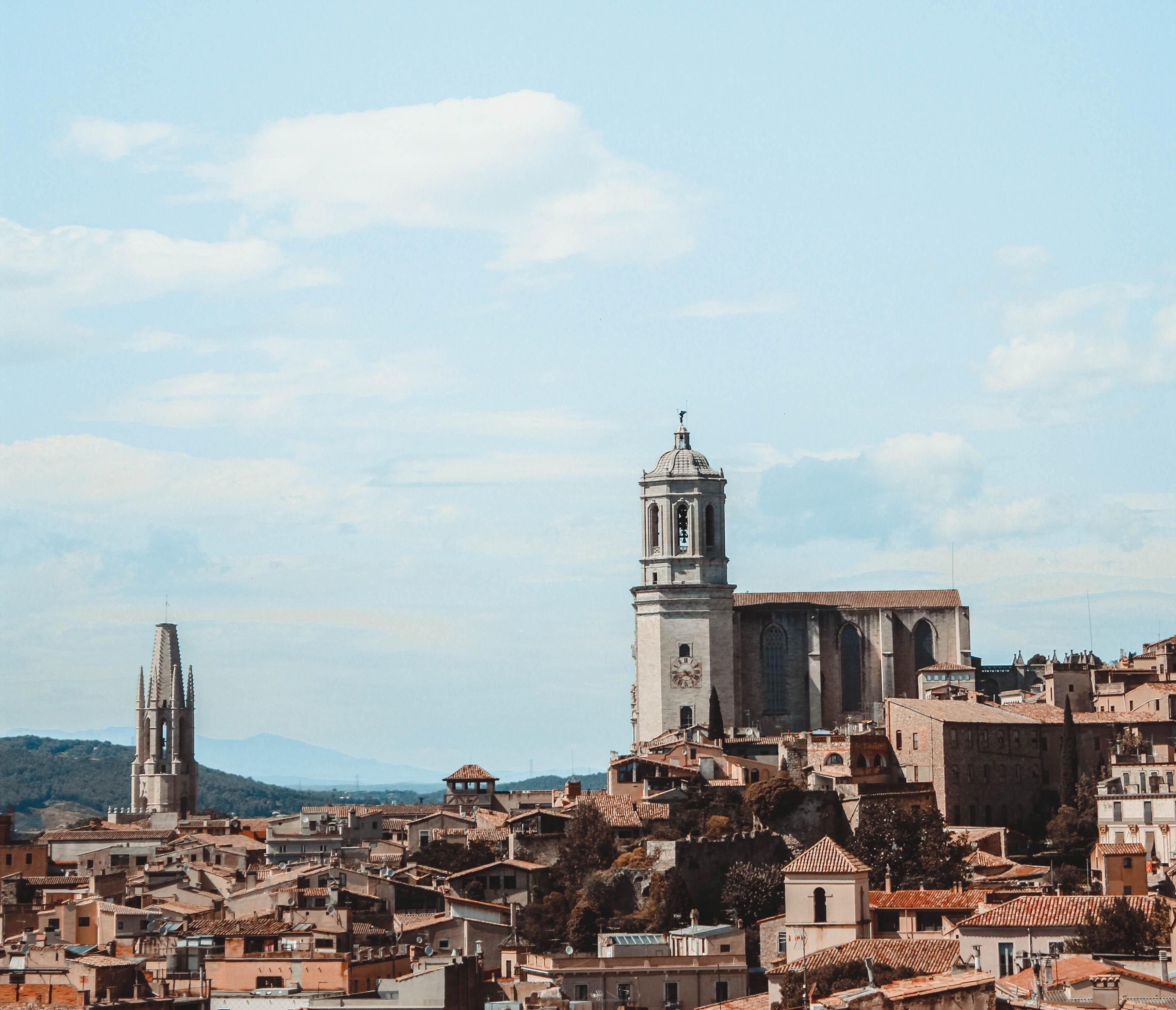 La plaça més petita d’Europa (i potser del món!) al bell mig de Girona