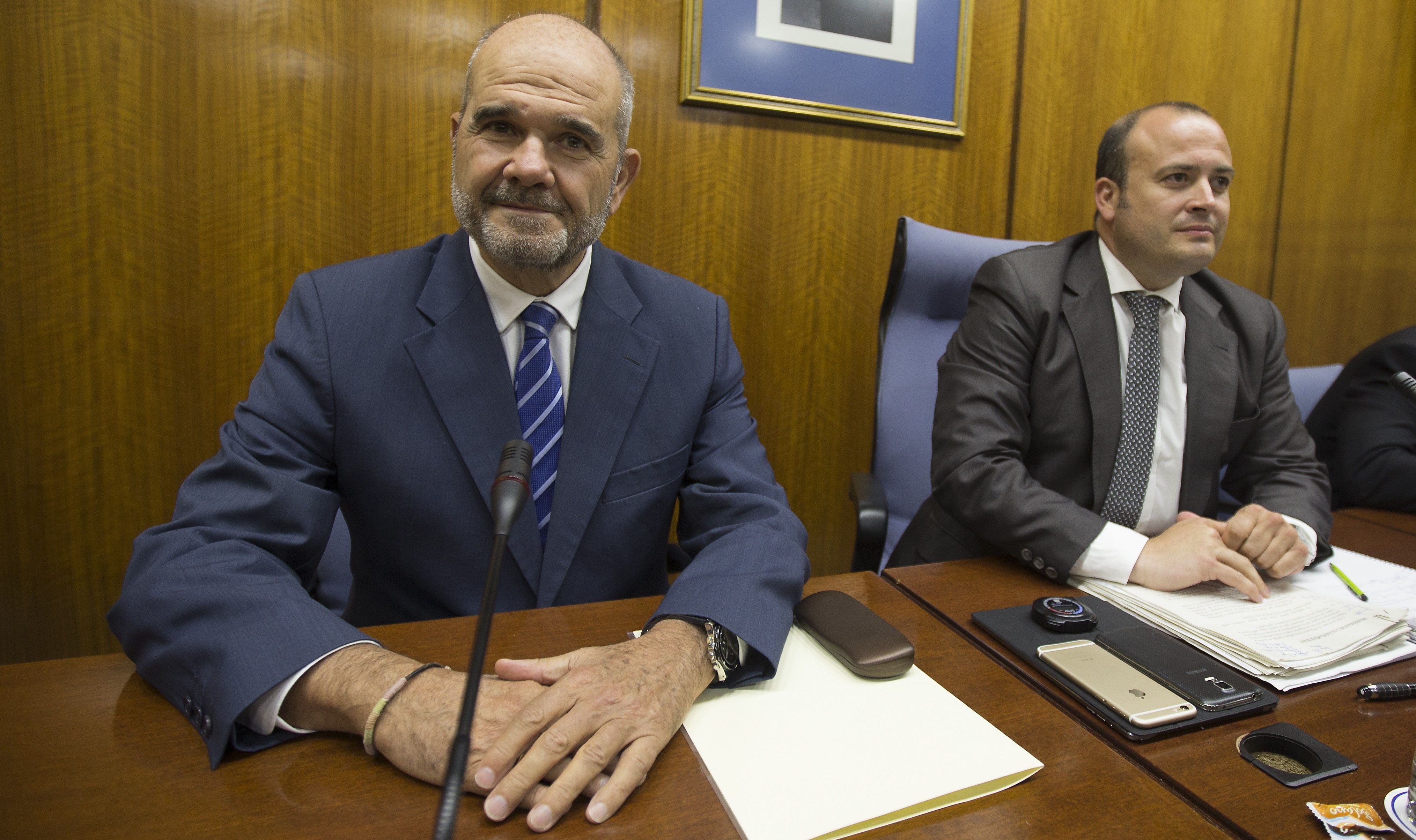 Los expresidentes Chaves y Griñán piden su baja como militantes del PSOE