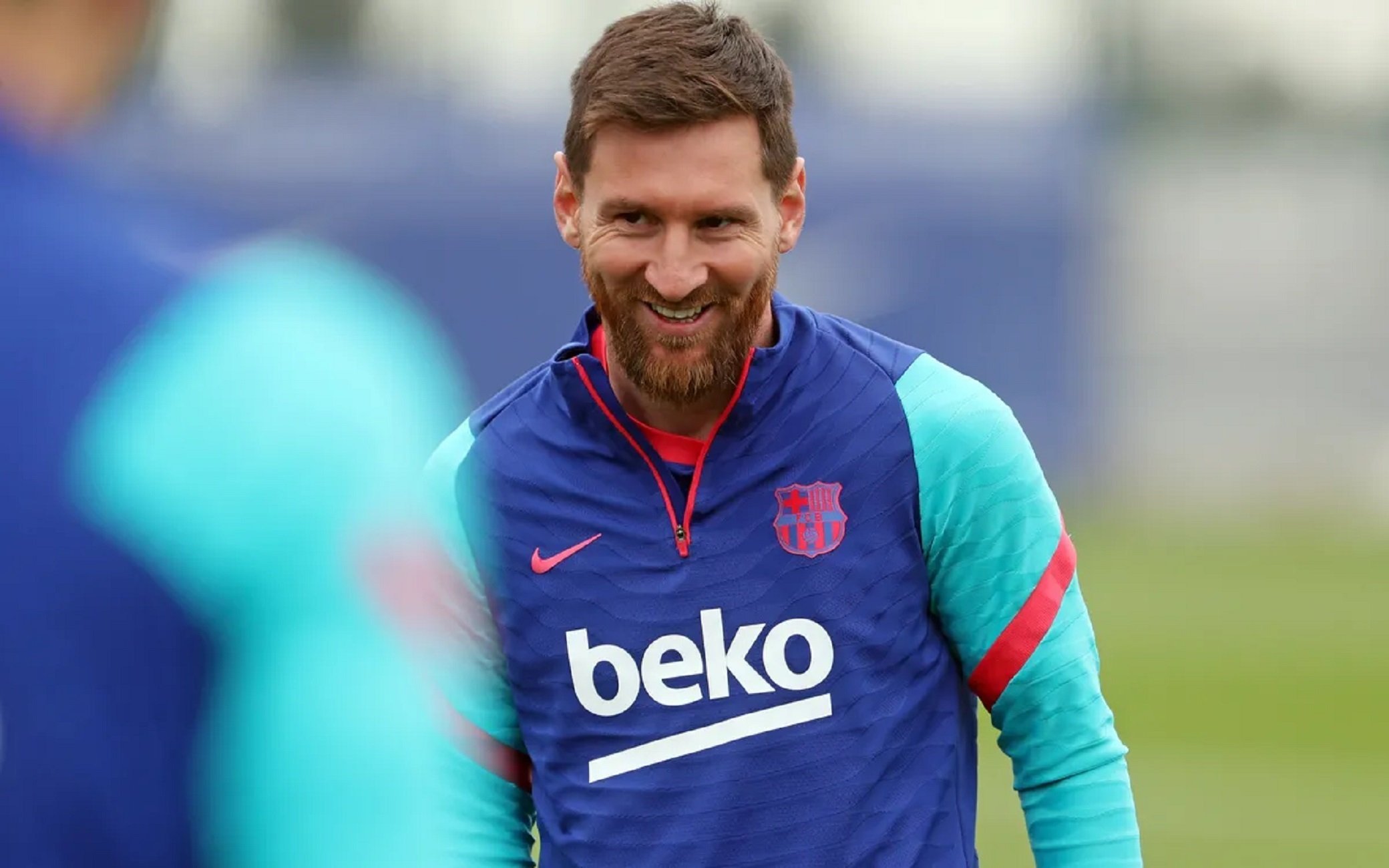 Messi ja està a Barcelona: rebut per membres de la seguretat del Barça