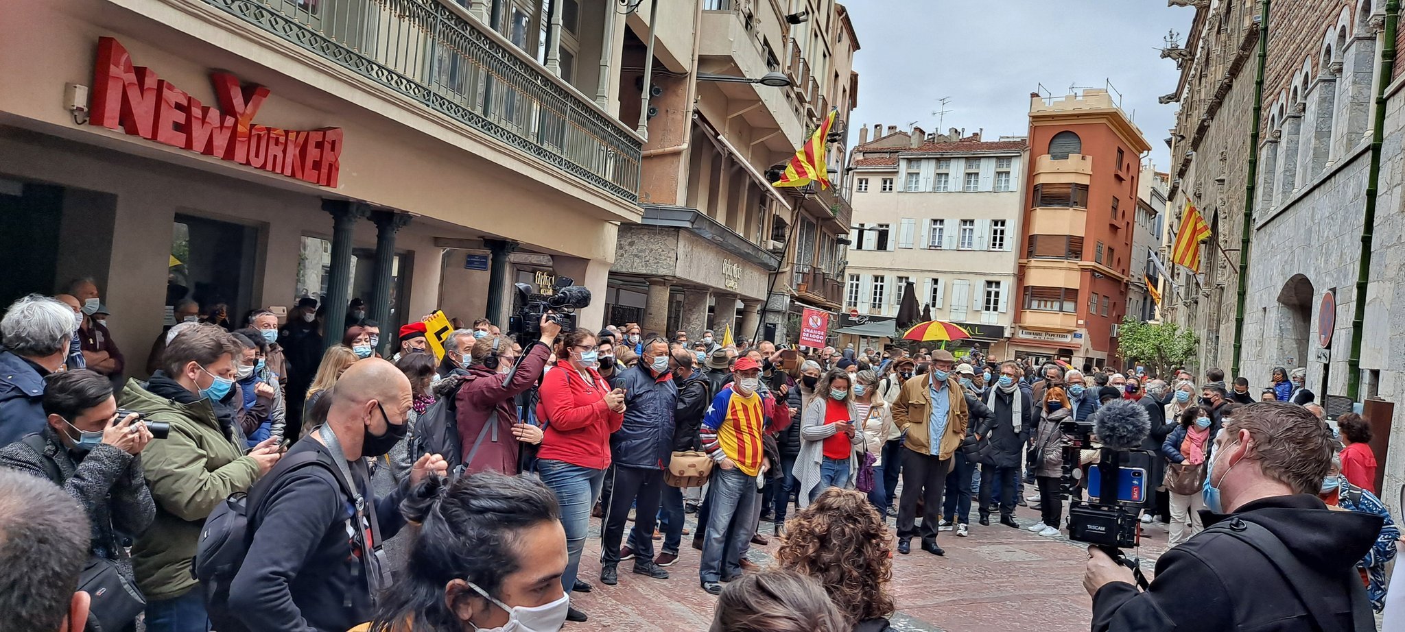 manifestación perpinyà en defensa de la catalanitat