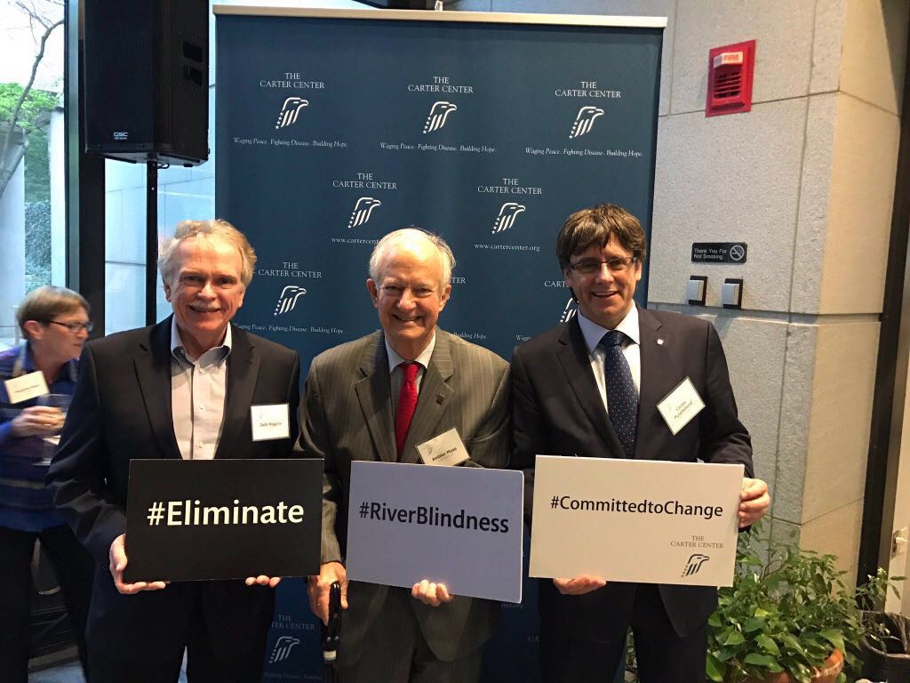 Tres aviones y una discreta comitiva para disimular una ausencia publicada en el DOGC