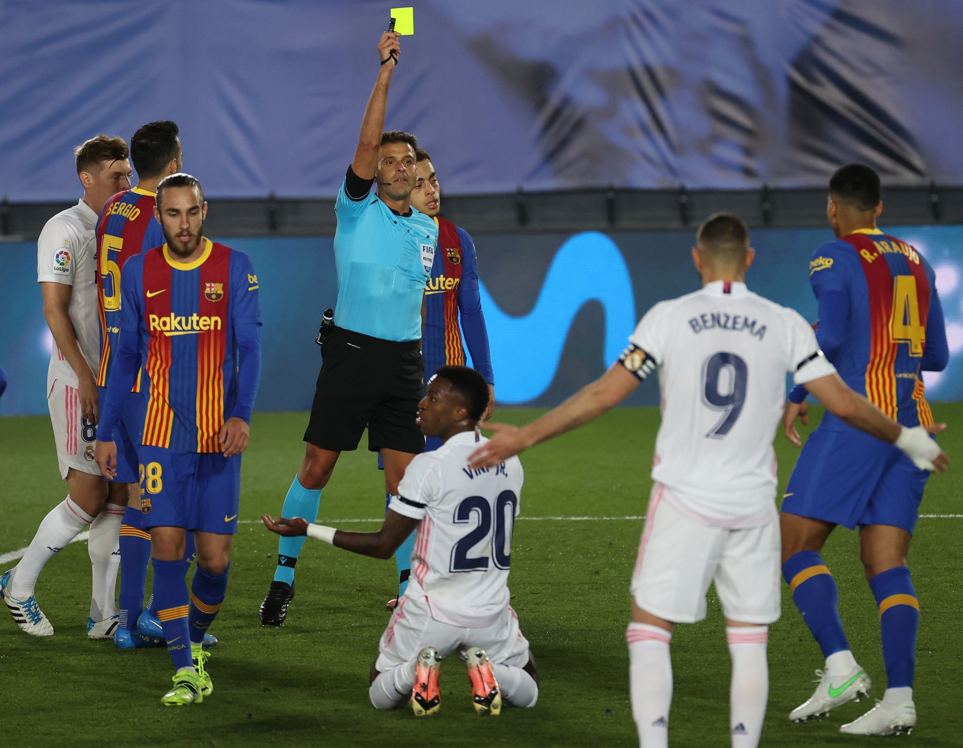 Otro Clásico polémico con el Madrid beneficiado: Gil Manzano desespera al Barça