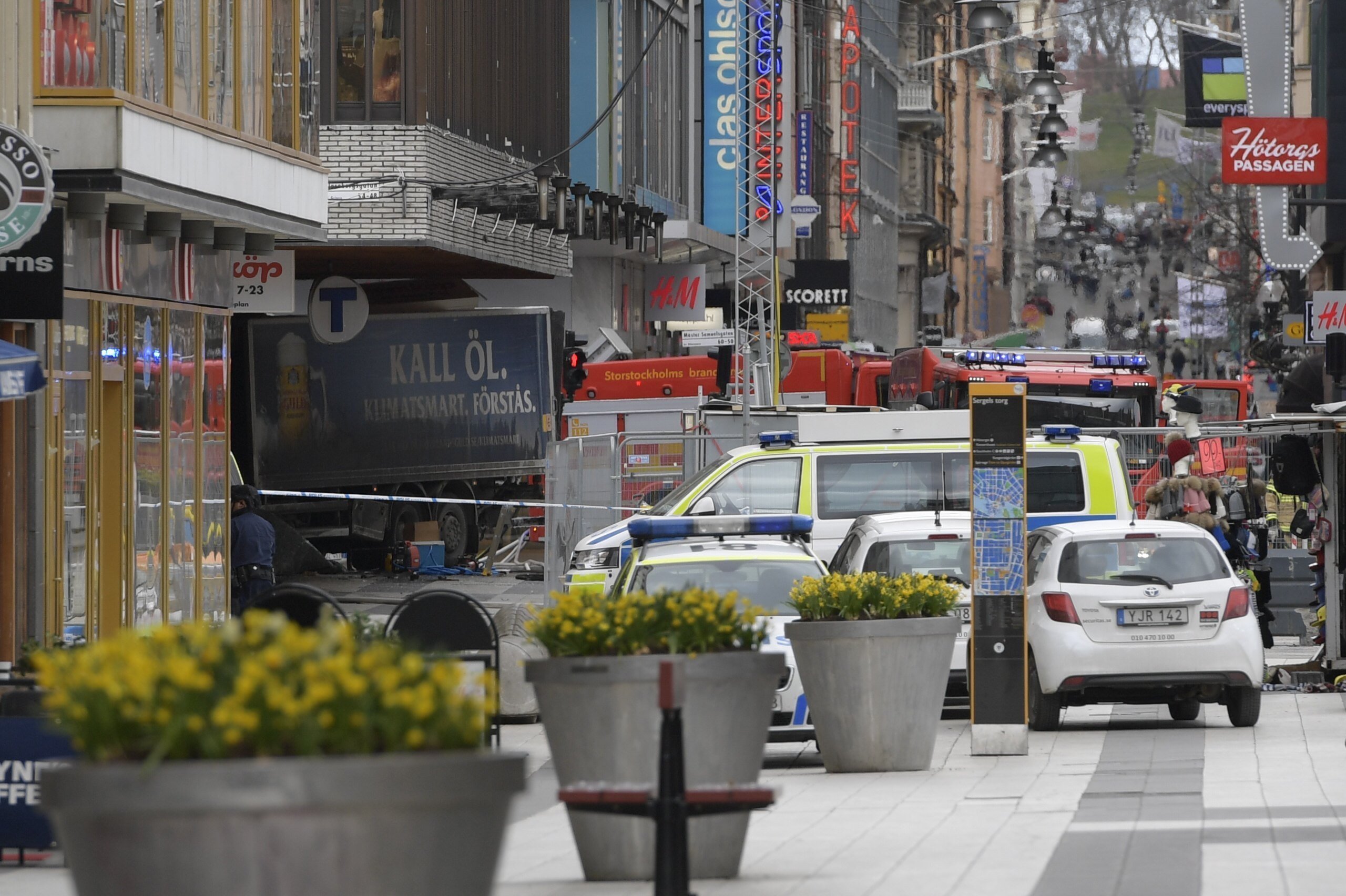 Un camión mata al menos a cuatro personas al estrellarse en Estocolmo contra la multitud