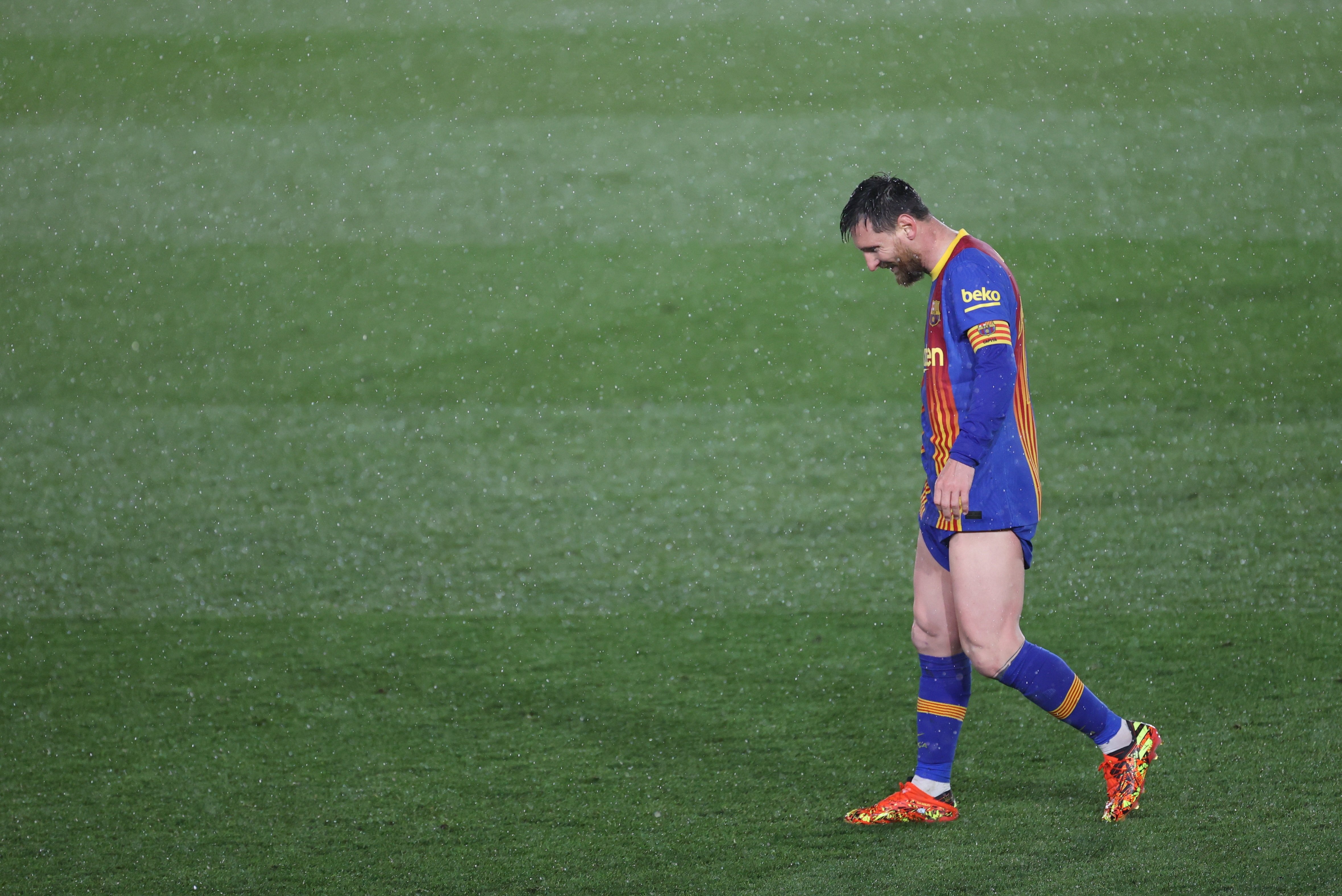 Messi se rebela contra el árbitro del Clásico: "¡Habla con respeto!"