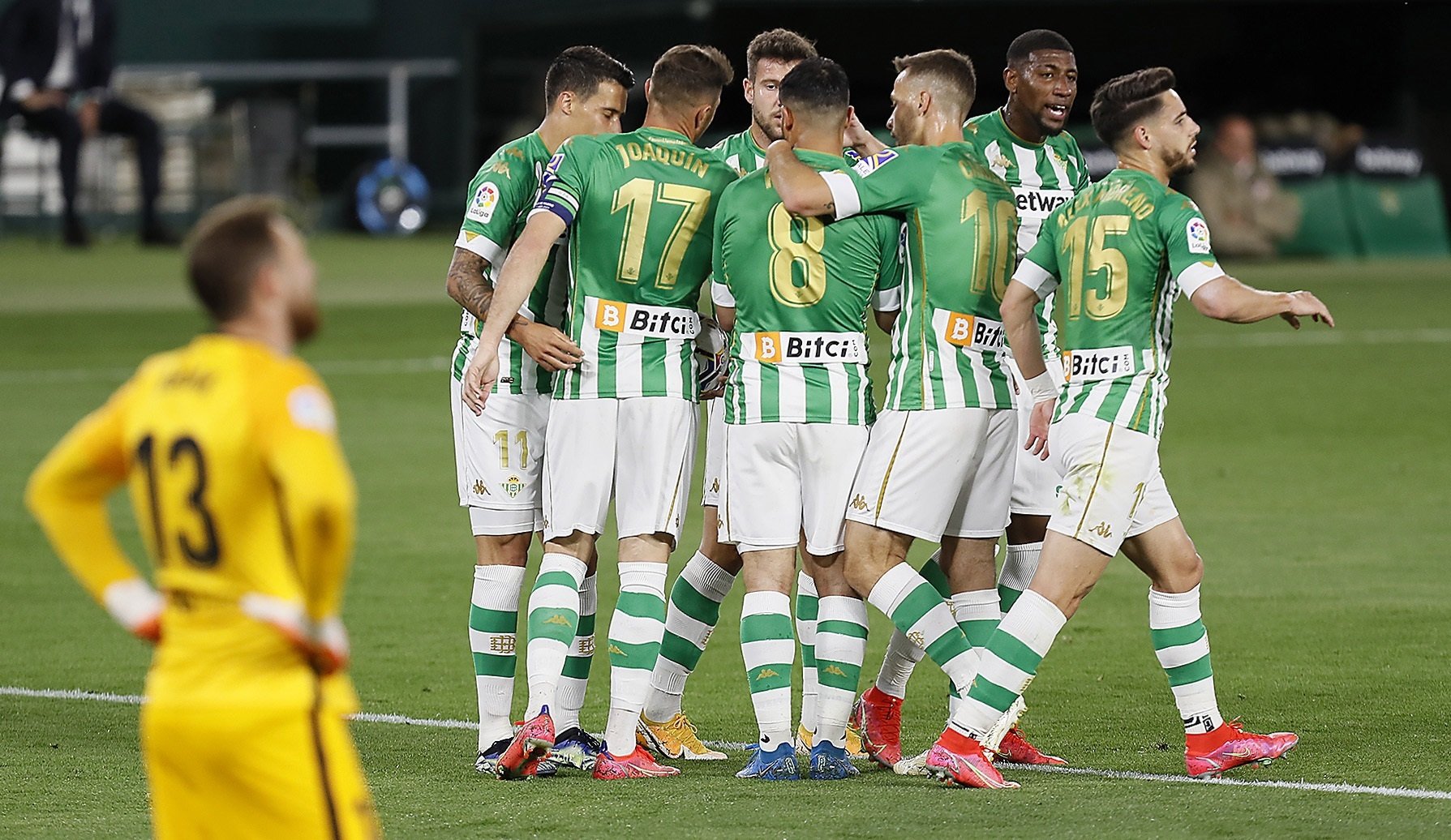 L'Atlètic s'aferra al lideratge amb un empat agònic contra el Betis (1-1)