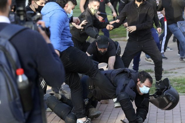 puntada de peu vallecas policia vox - EFE