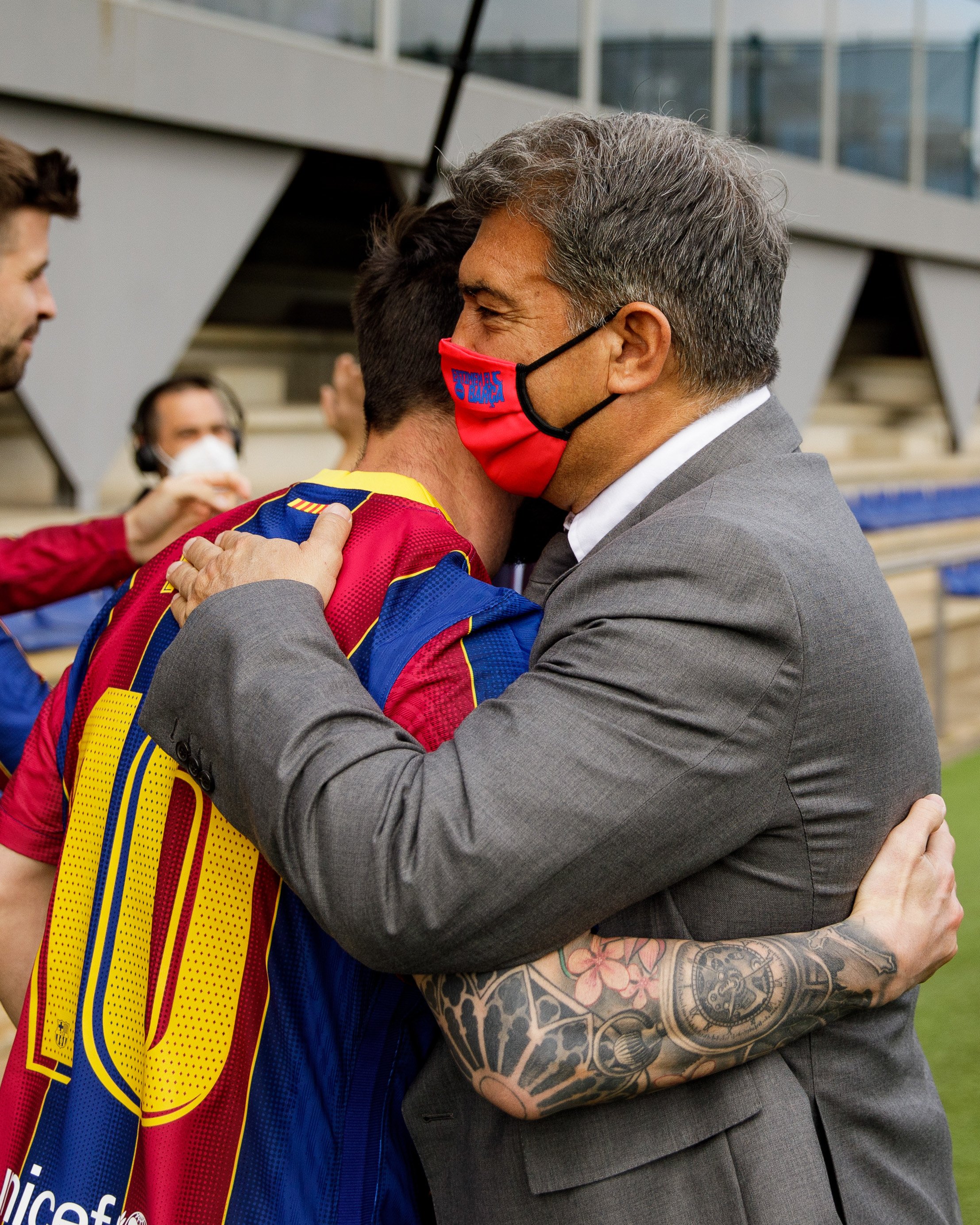 Laporta: "Estoy convencido que Messi se quiere quedar"