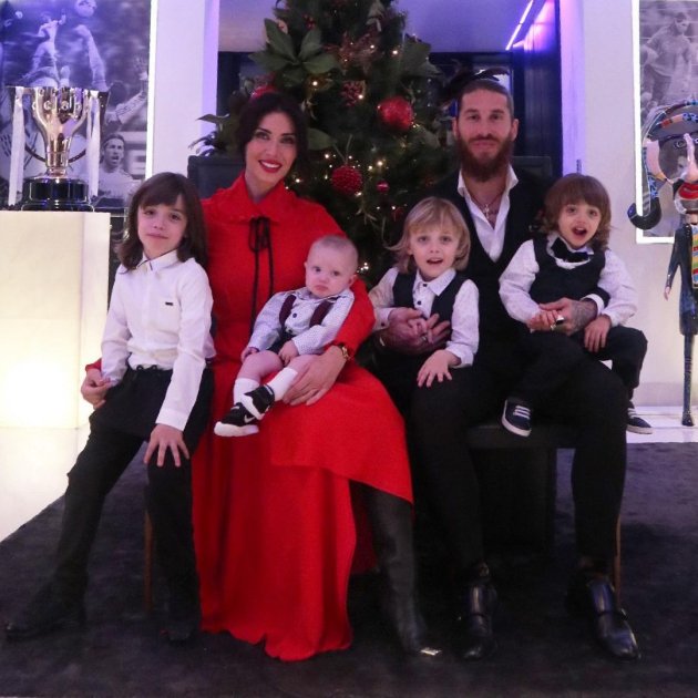 Sergio Ramos con Pilar Rubio y sus 4 hijos @sergioramos
