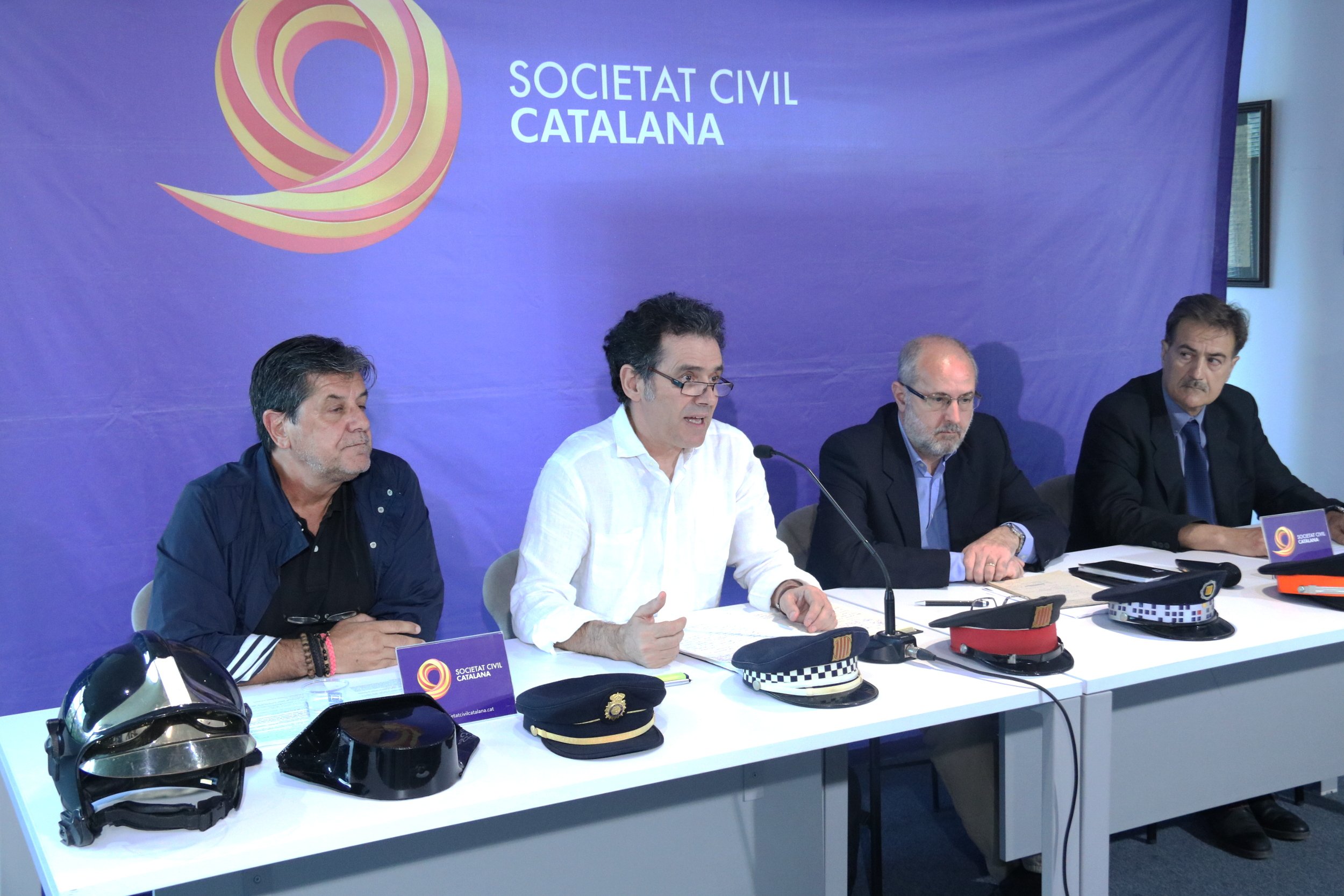 Dimite un vicepresidente de Sociedad Civil Catalana por el acercamiento con Vox