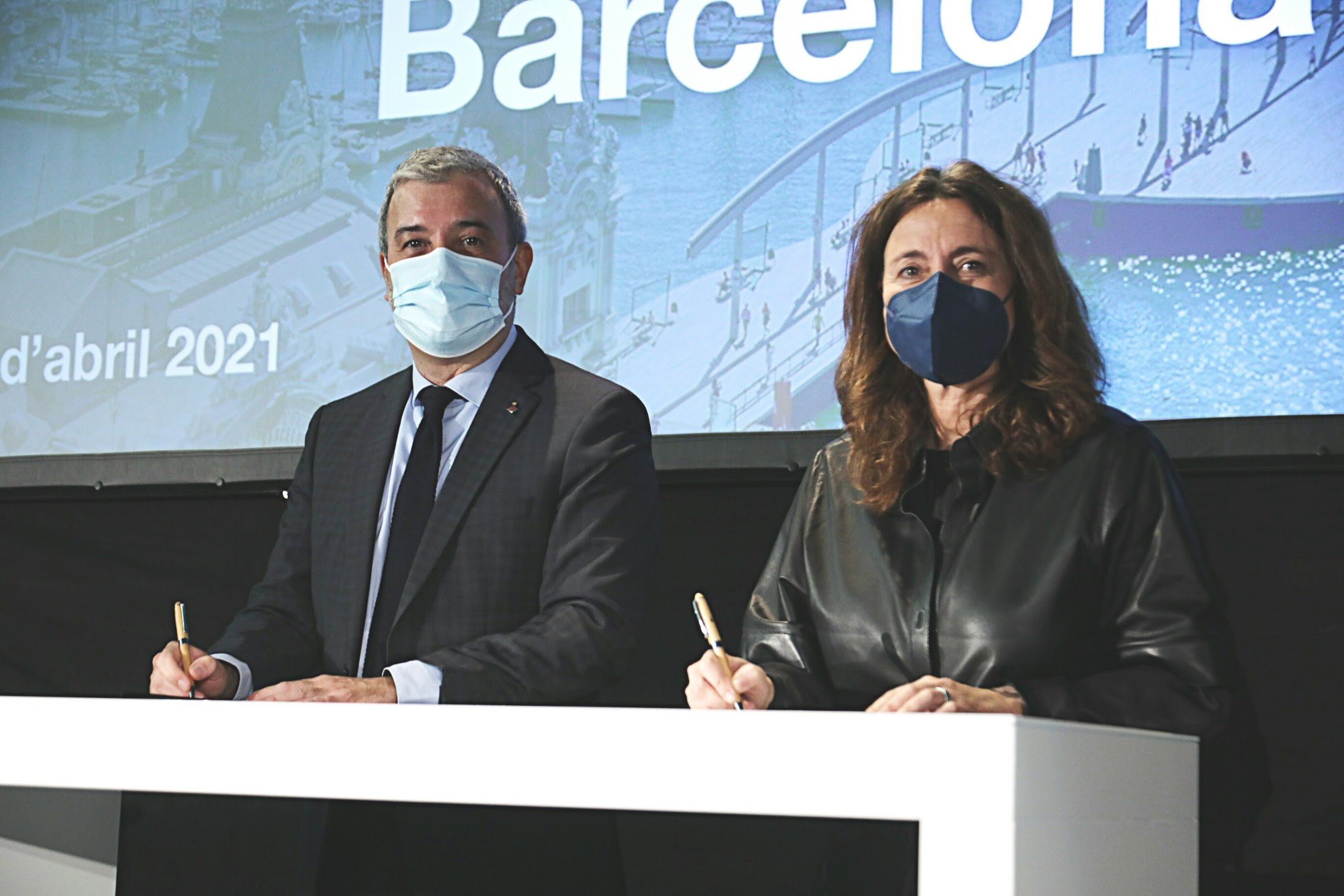 Ayuntamiento y el Port acuerdan hacer de Barcelona un referente en economía azul