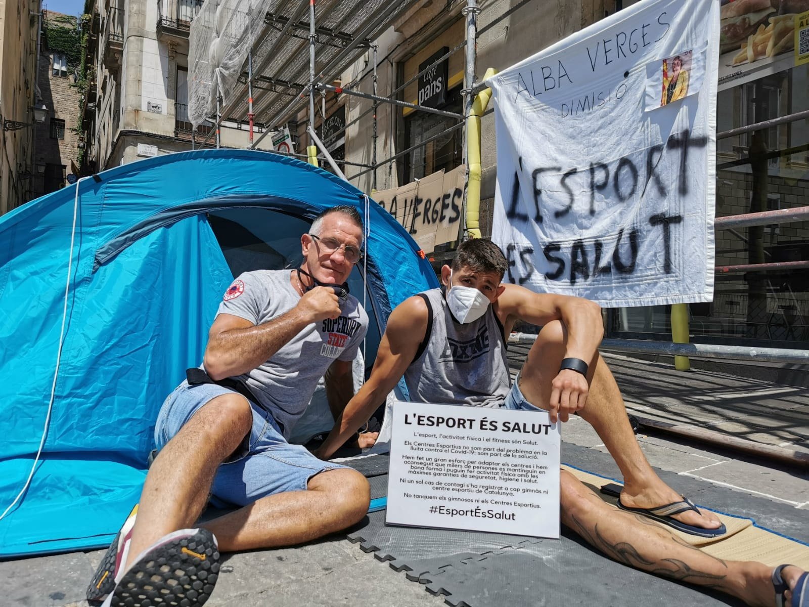 Xavier Moya y Jordi Moya representes gimnasios manifestación cierre actividad / ACN