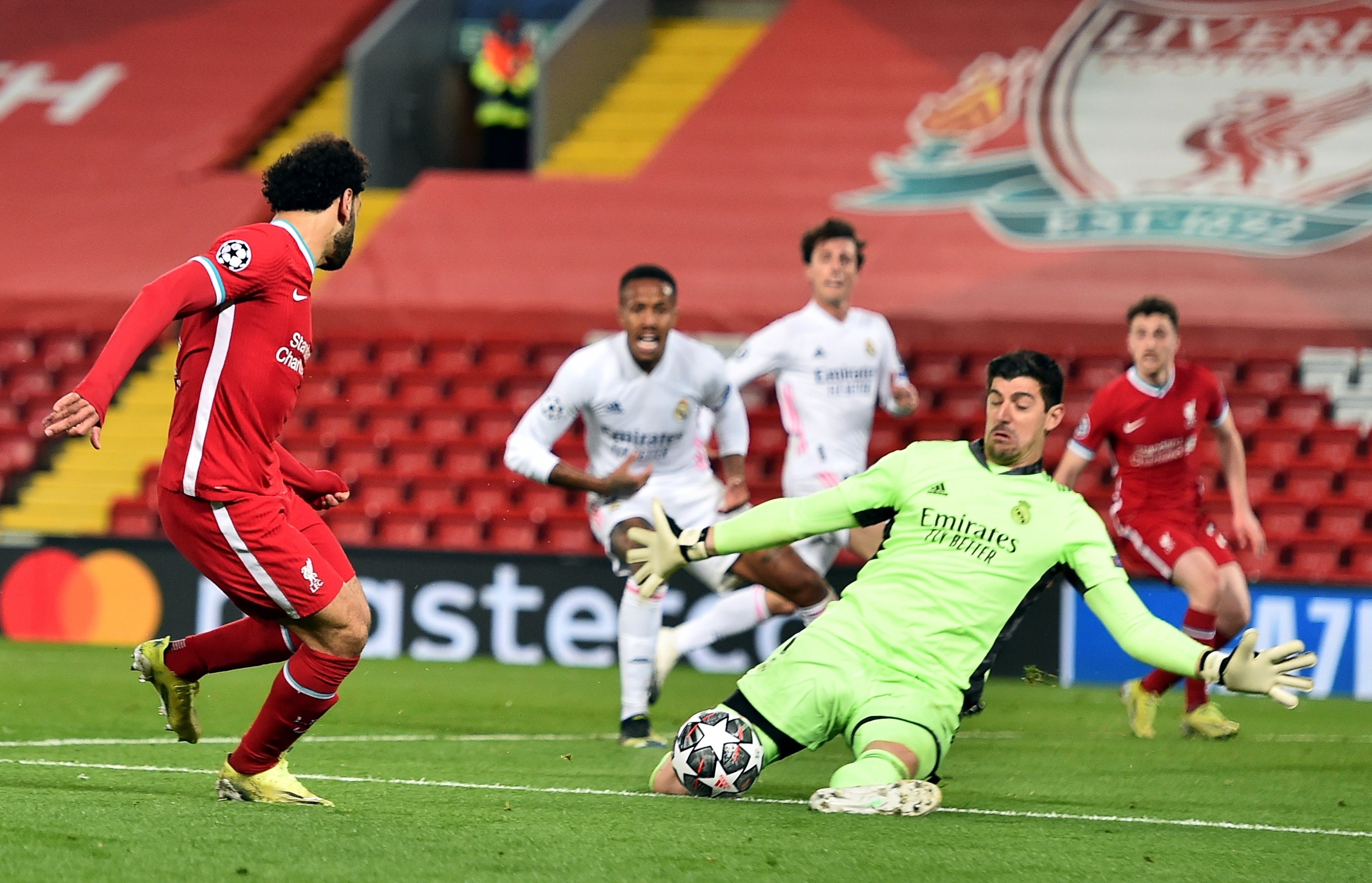 El Reial Madrid no s'enfonsa a Liverpool i passa a semifinals de Champions (0-0)