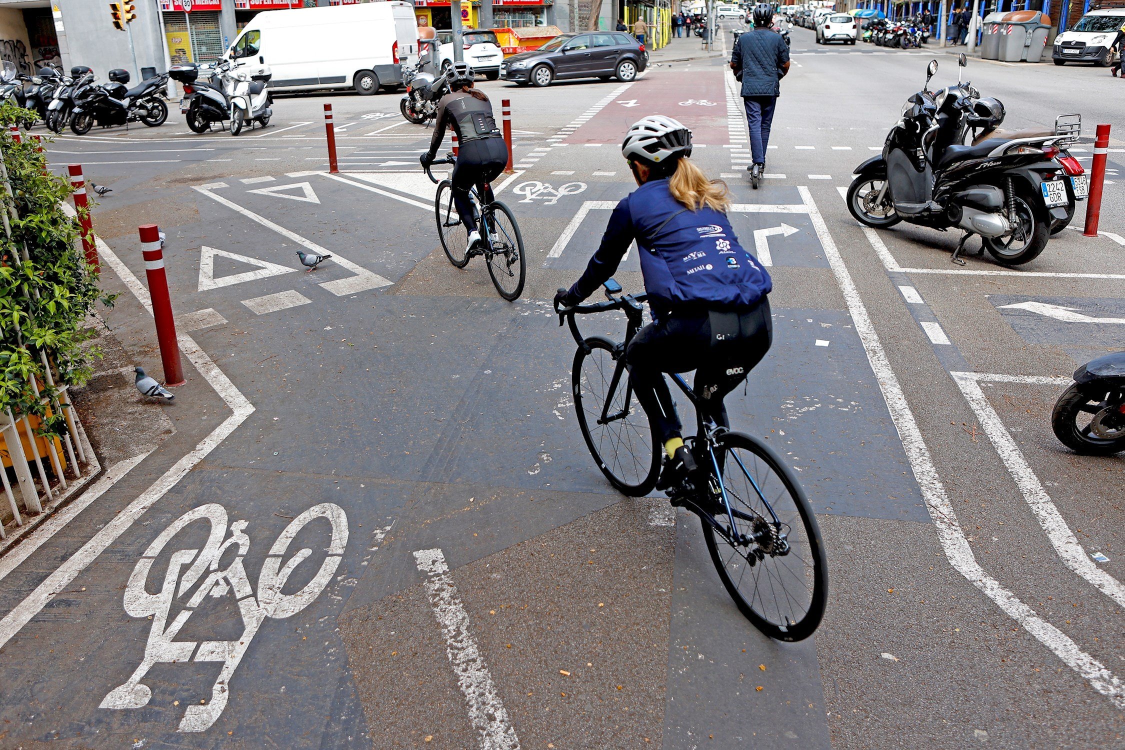 Lidl té una novetat per guardar la bici a casa suspesa en l'aire