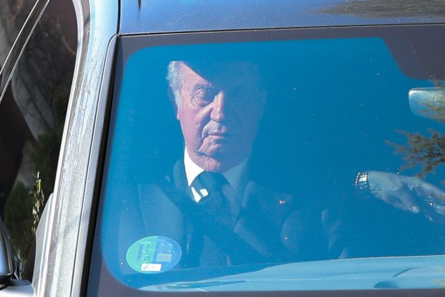 juan carlos duerme en el coche GTRES