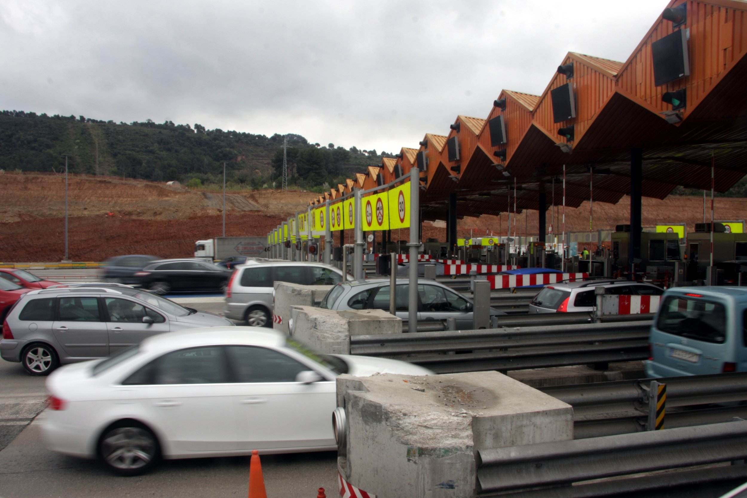 La segona tongada de l'operació sortida preveu cues fins al migdia