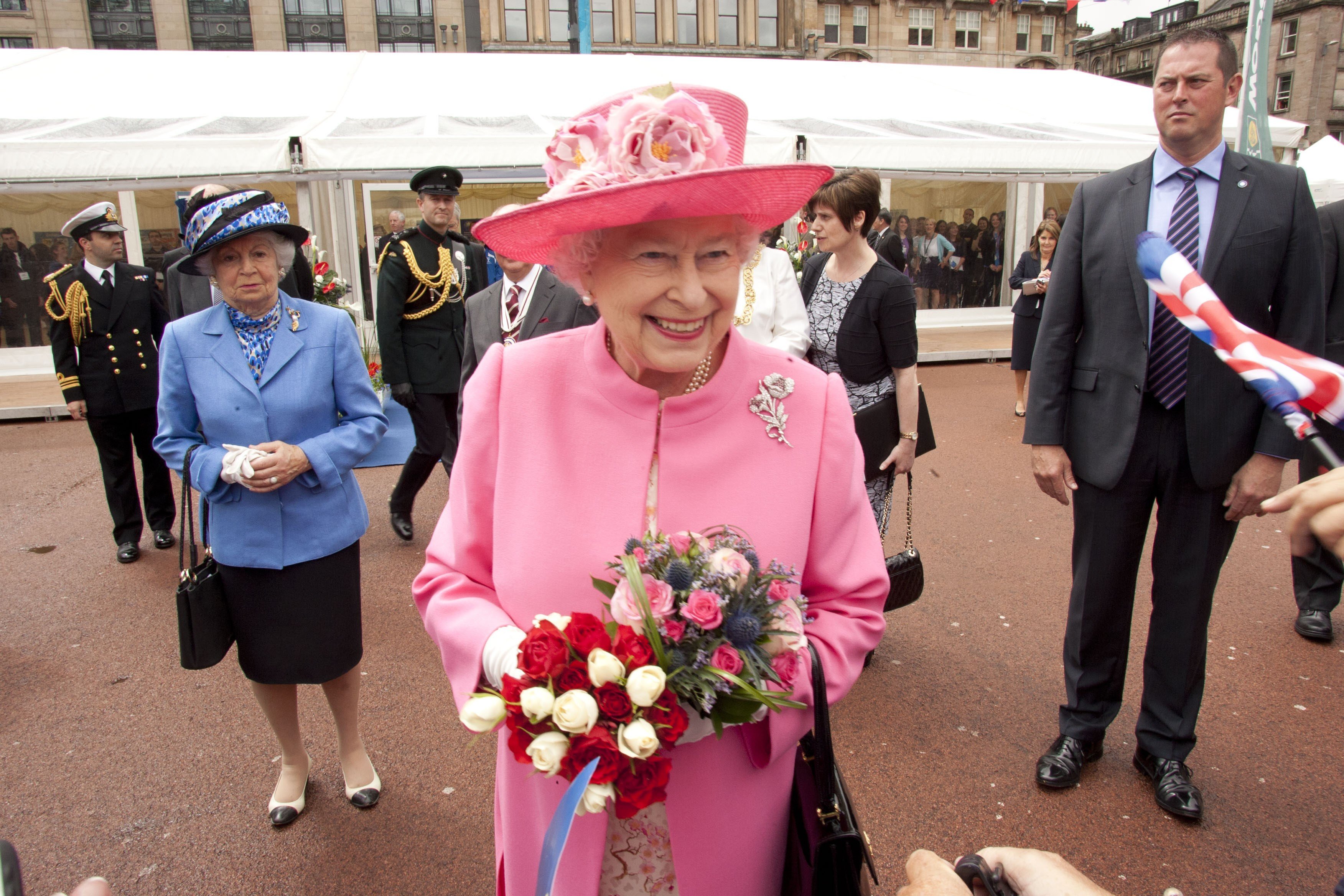 La reina d'Anglaterra passa la mà per la cara a Felip VI: a Escòcia la volen