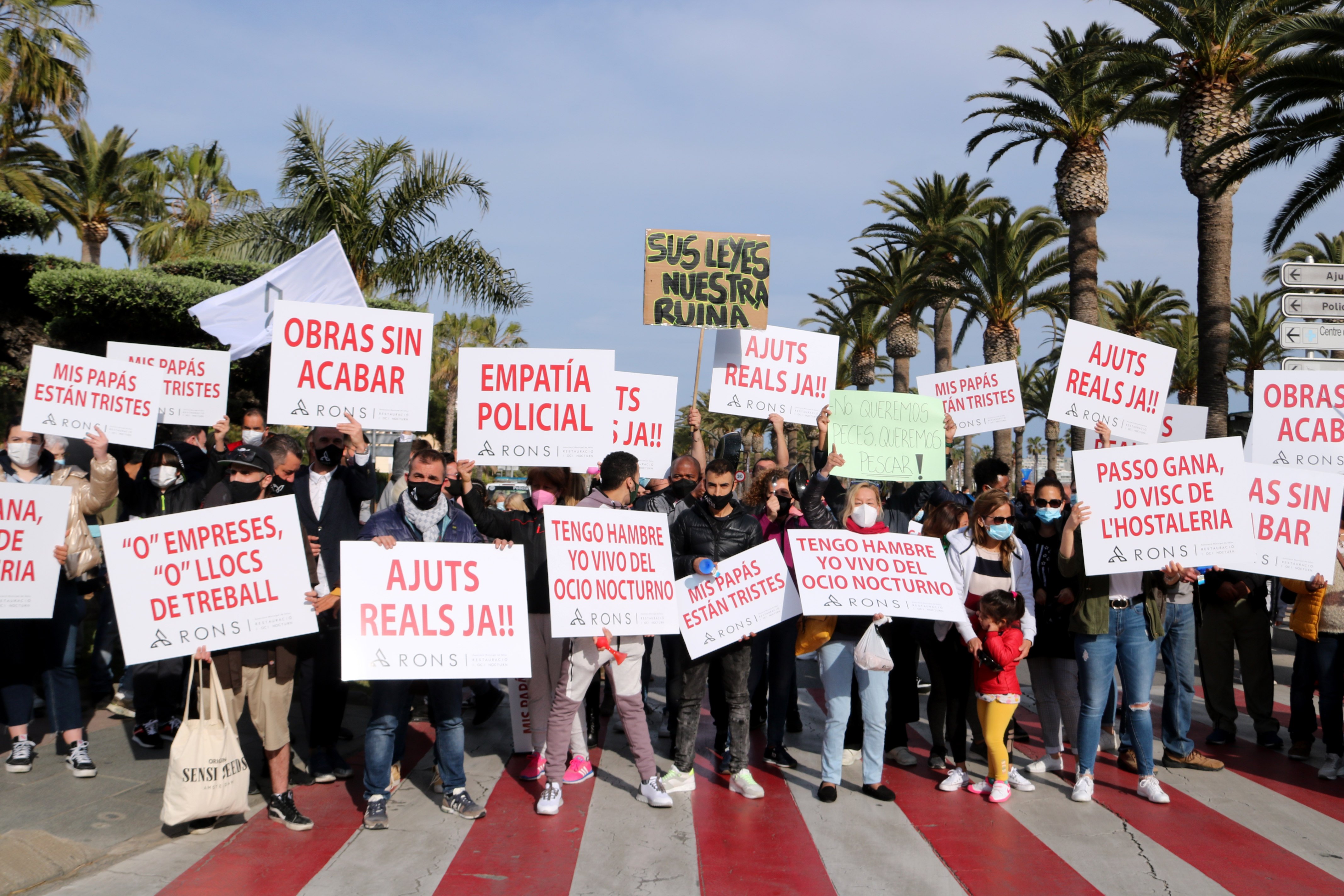 L'oci nocturn de Salou surt al carrer per reclamar la reobertura del sector