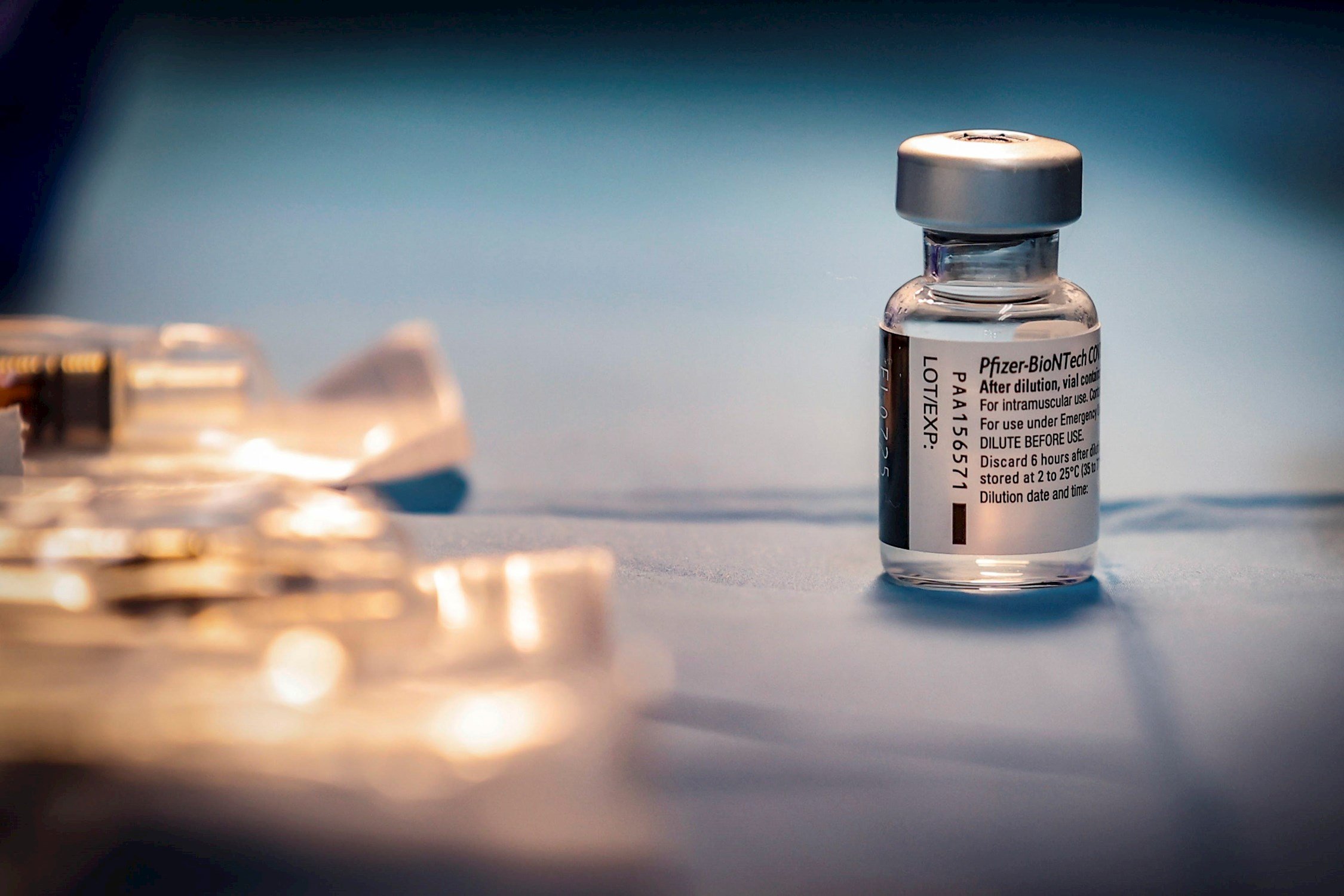 Pfizer prevé que "probablemente" hará falta una tercera dosis de su vacuna