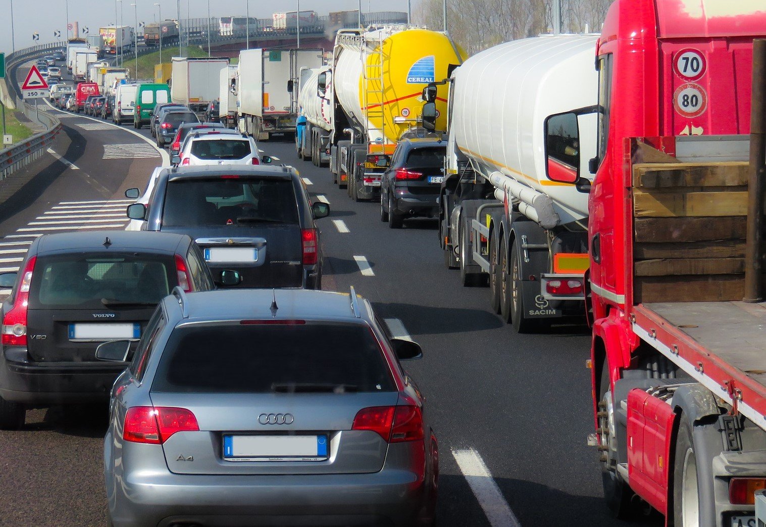 Cortan la C-55 hoy por la tarde entre Olesa i Monistrol para retirar un camión