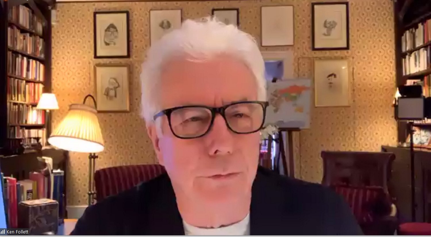 Me conecto con Ken Follett por Zoom y el mundo me ve comiéndome una ensalada