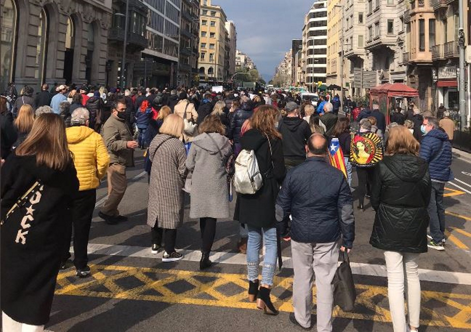 Gritos de "Fuera Colau" en una manifestación contra la alcaldesa en Barcelona