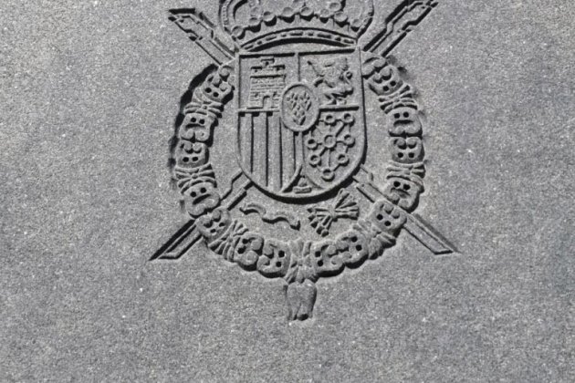 Escudo Joan Carles Plaza Cinc d'Oros_Ajuntament de Barcelona