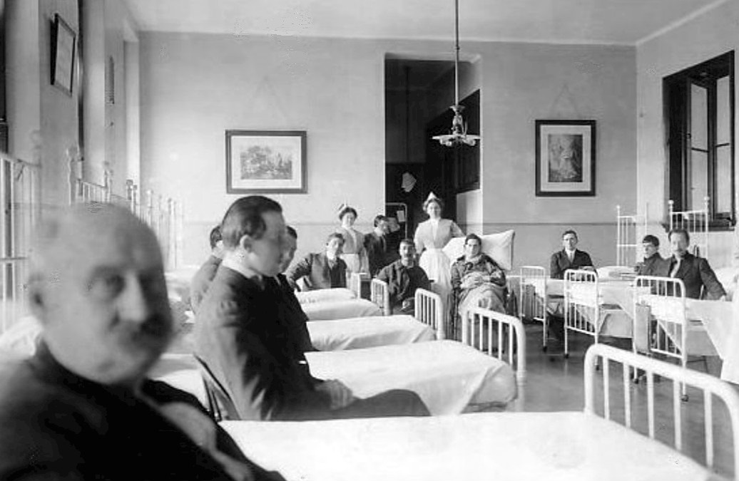 Fotografía de algunos supervivientes del Titanic en el Hospital Saint Vincent de Nova York. Fuente American Associated Press Wikimedia Commons