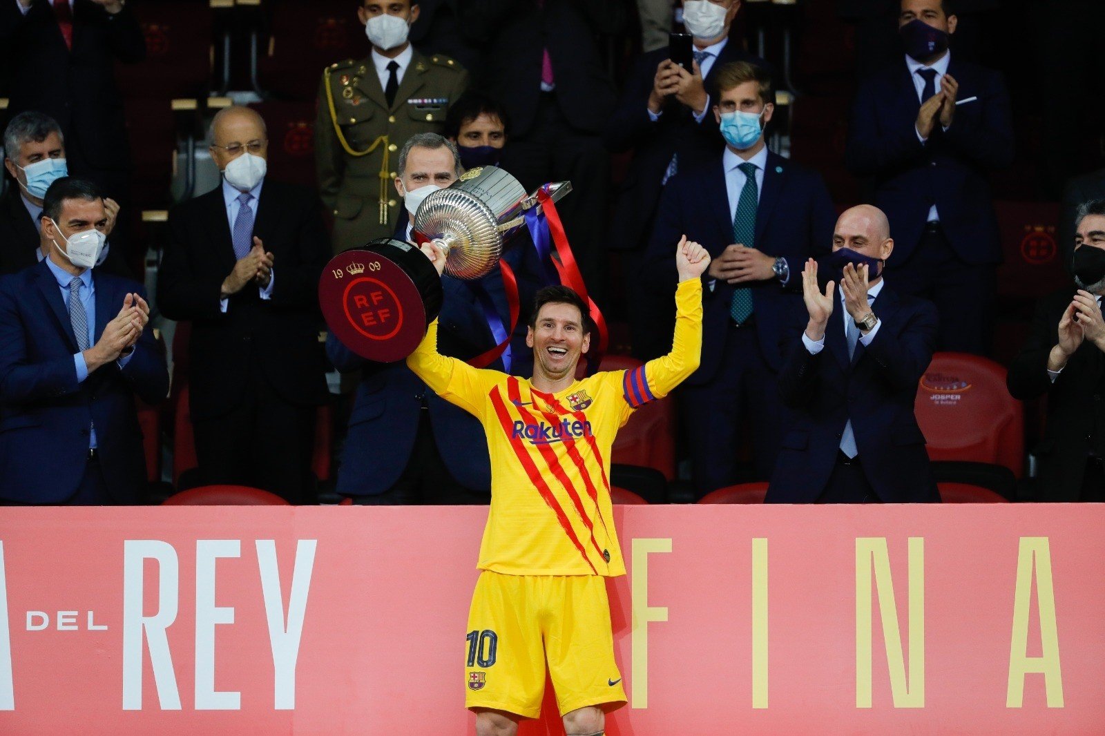 Messi: "És molt especial poder aixecar un trofeu amb el club de la meva vida"