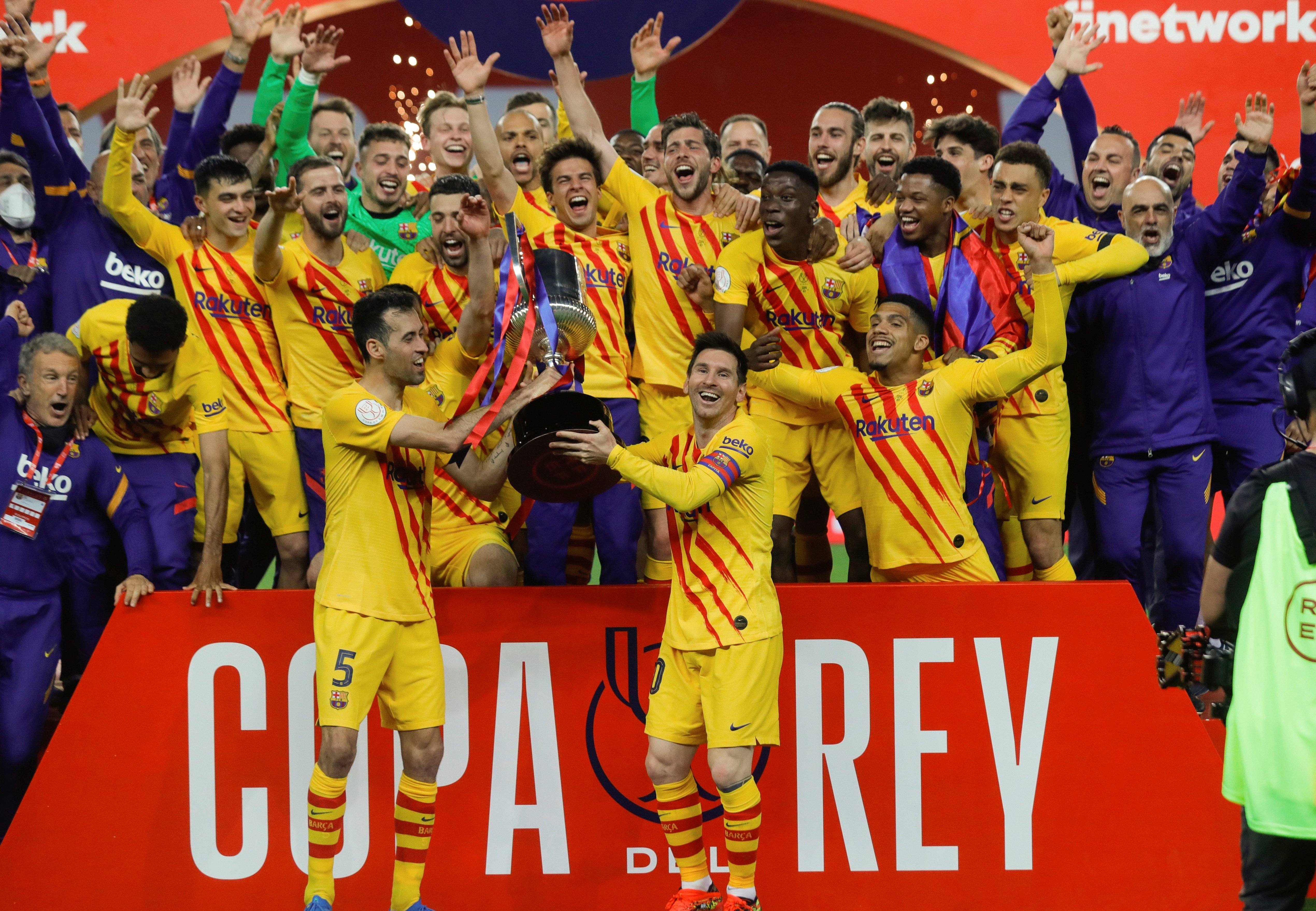 Messi és el rei i el Barça aixeca la Copa contra l'Athletic (0-4)