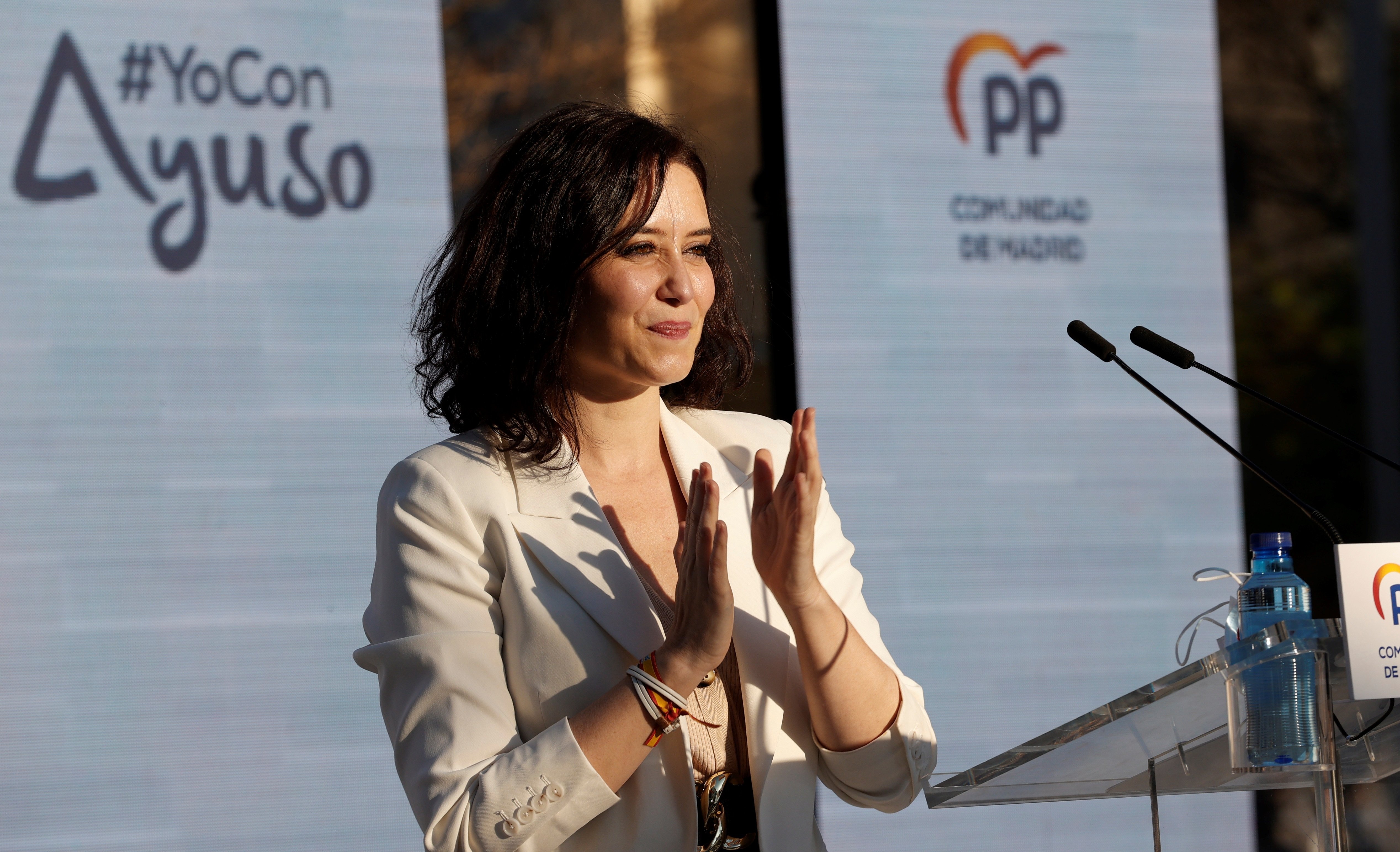 Enquesta | El PP duplicaria els diputats del PSOE a Madrid, però necessitarà Vox