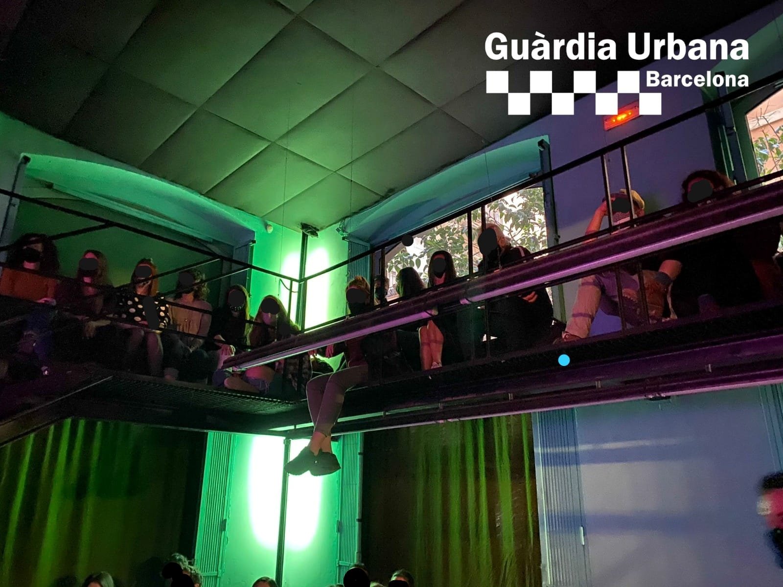 fiesta ilegal ciutat vella covid coronavirus / acn