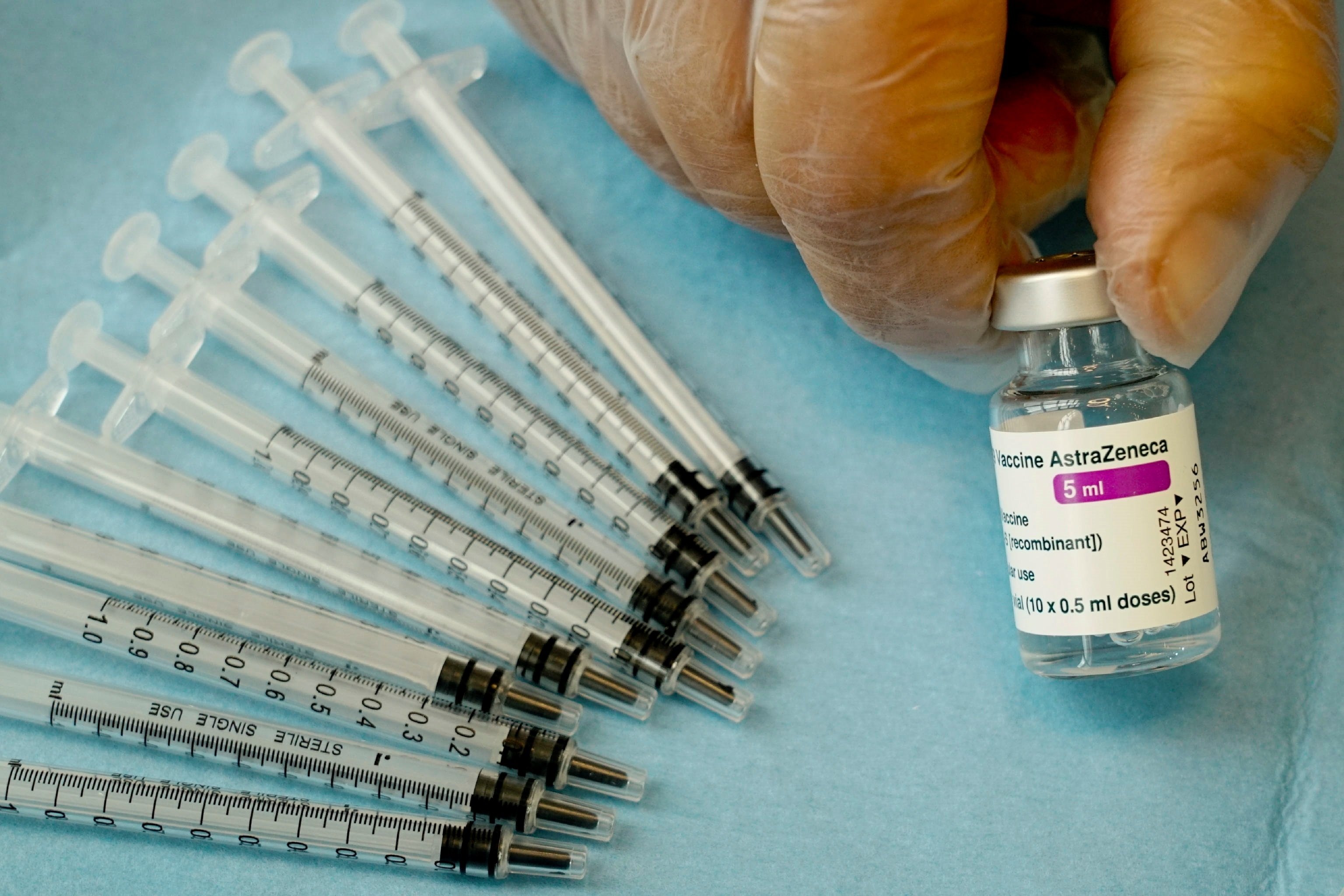 Suècia, obligada a llençar vacunes d'AstraZeneca a la brossa