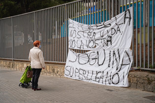 Pancarta Camp Nou Barça contra Superlliga / Pau del Carrer