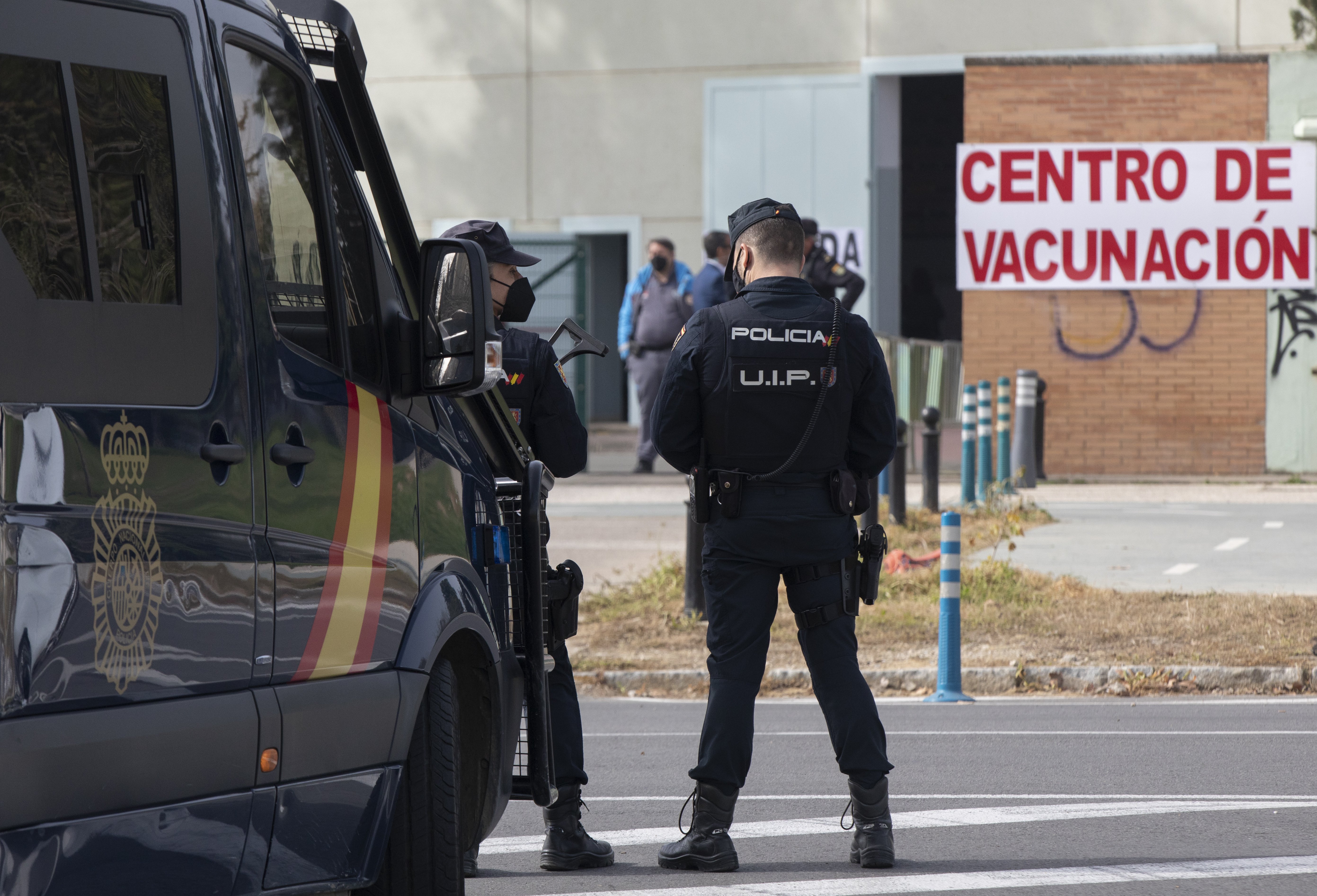 Vacunació de la policia espanyola: el jutge demana identificar els responsables