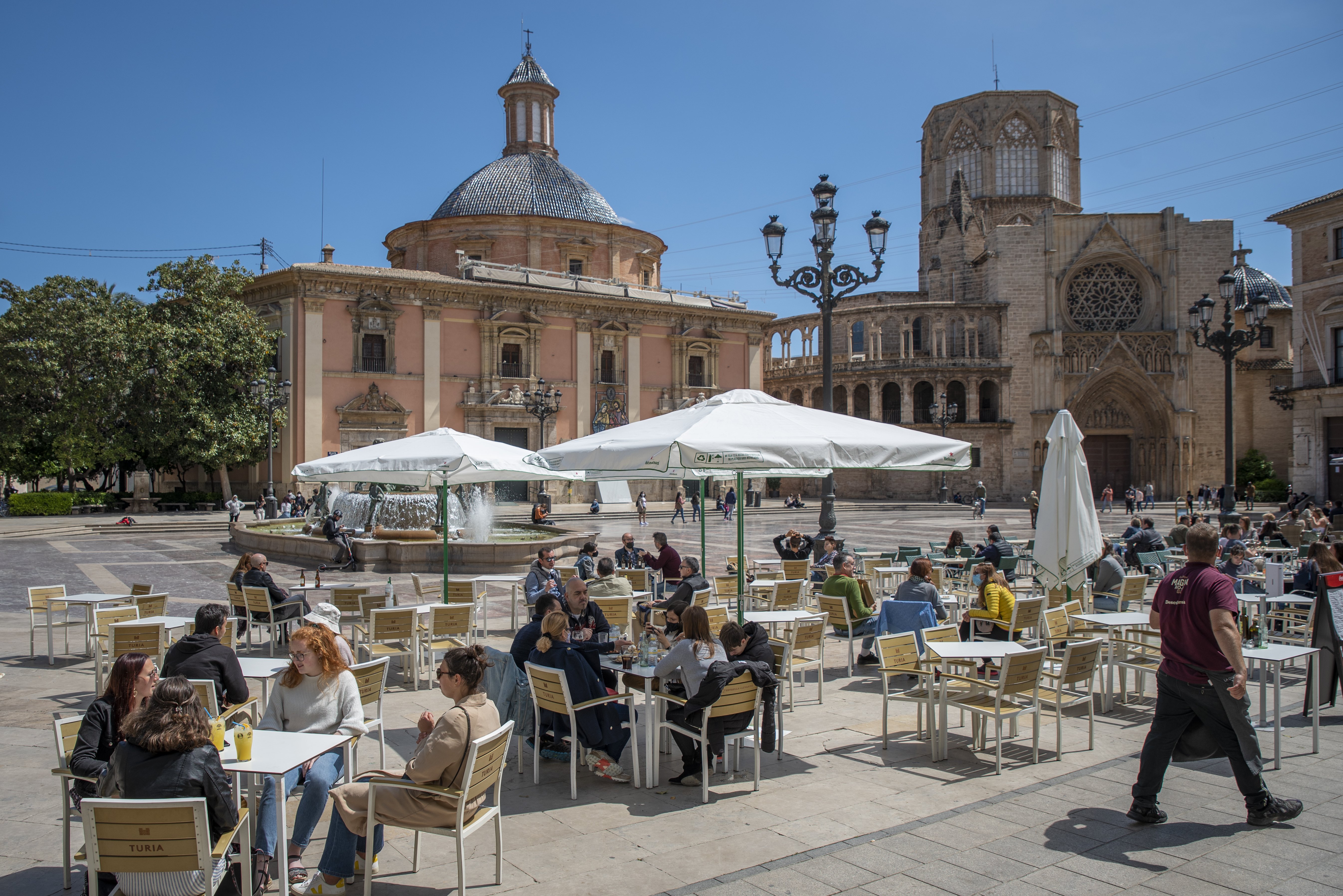 Balears aixeca restriccions a la restauració, el País Valencià s'ho pensa