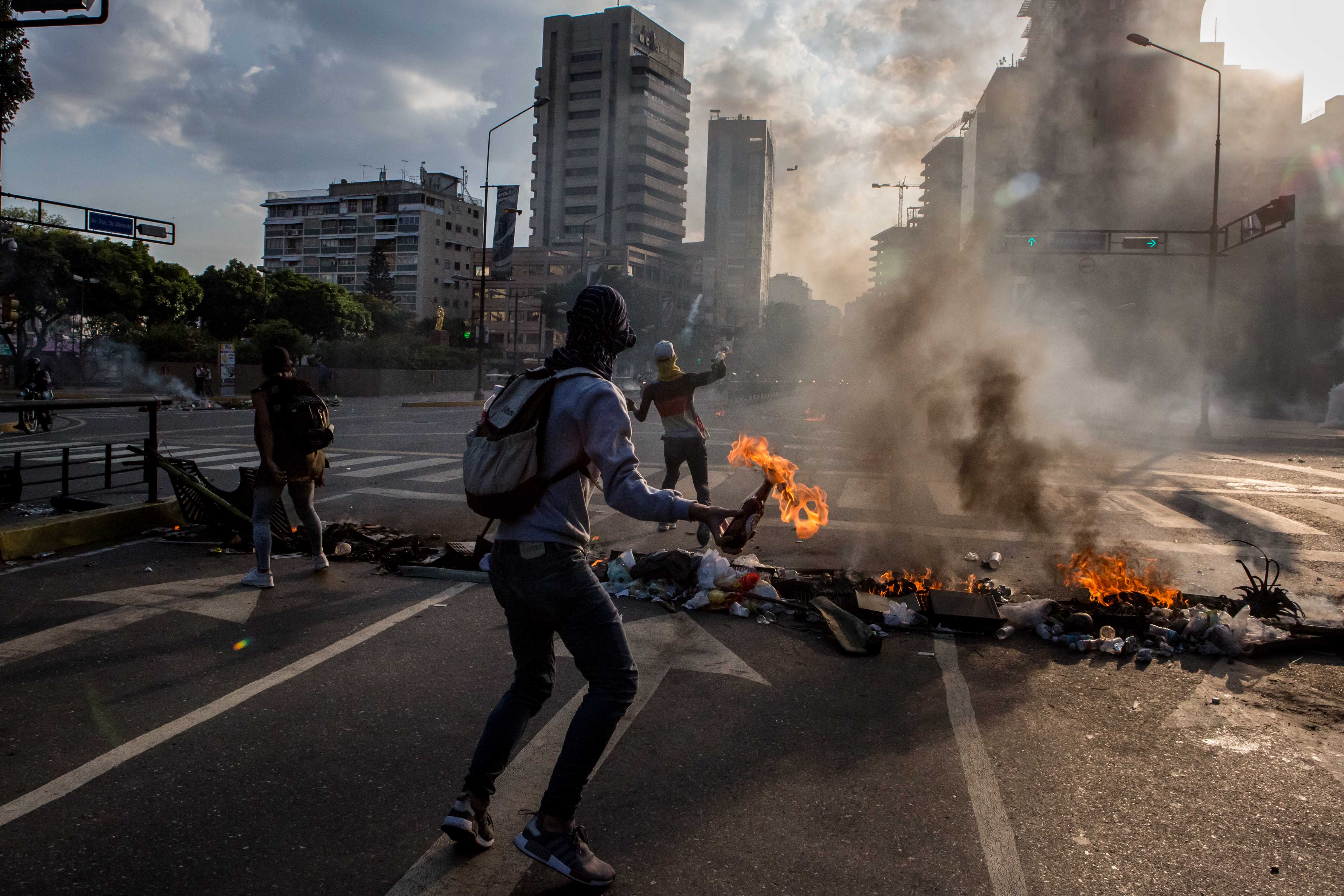 Nuevos choques entre opositores y policia en Venezuela