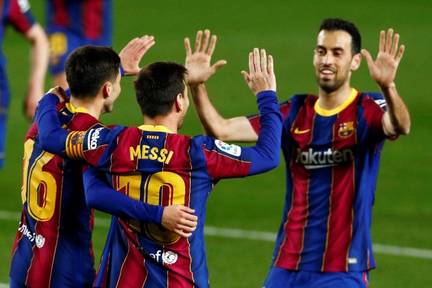 Messi Pedri Busquets celebracion gol Barca EFE