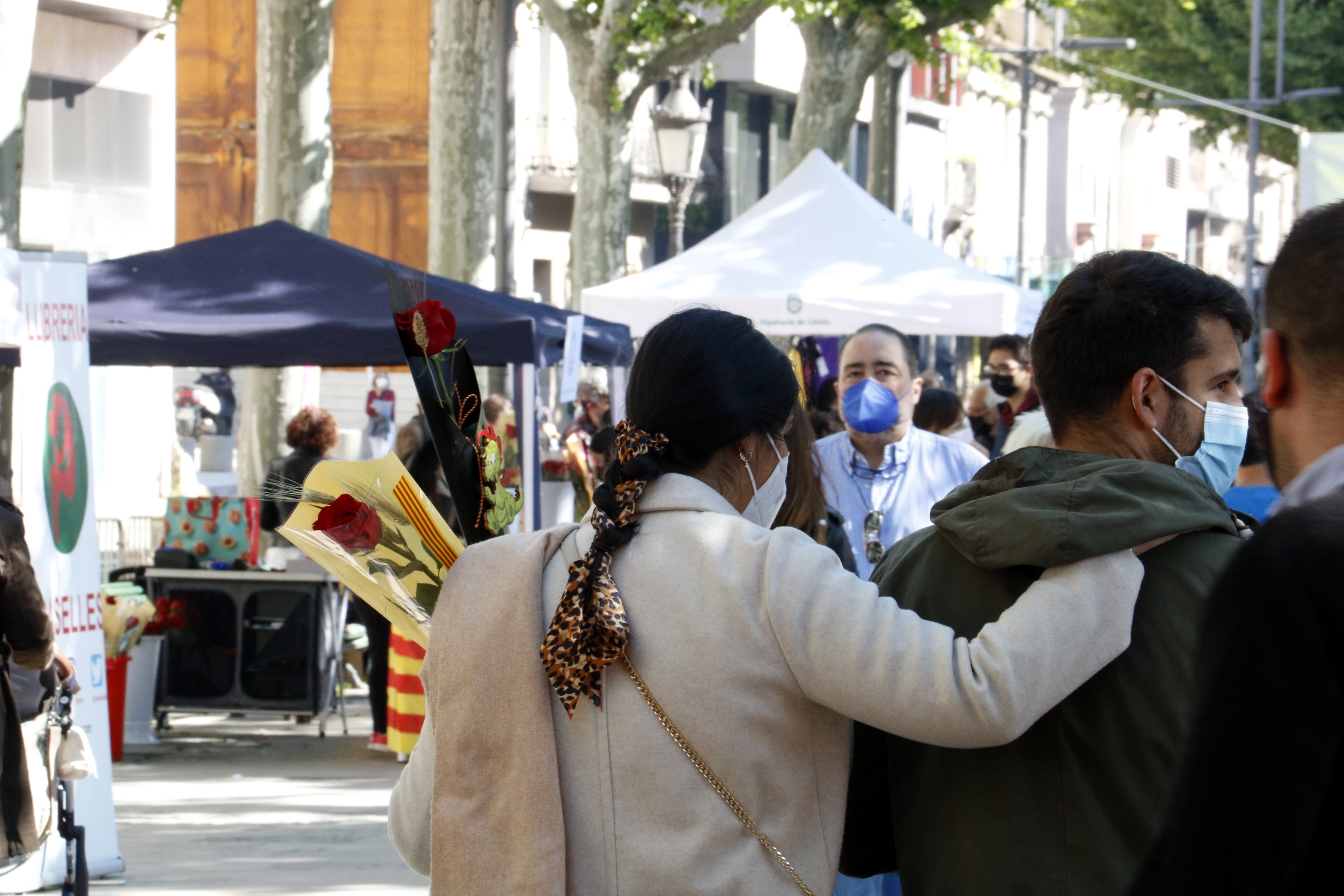 Catalunya vive un Sant Jordi con "más ganas que nunca"