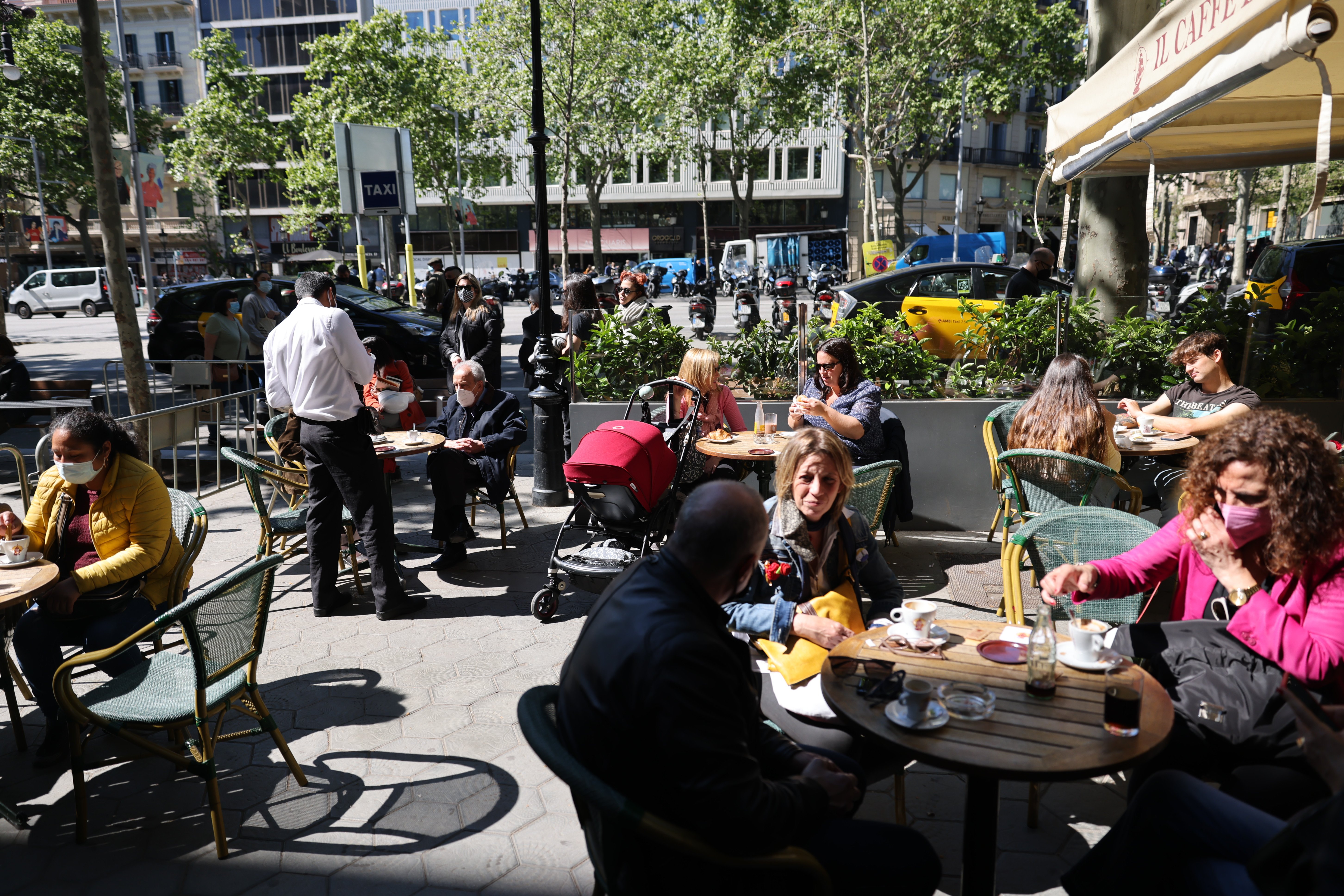 Barcelona acontenta els restauradors consolidant les terrasses en calçada